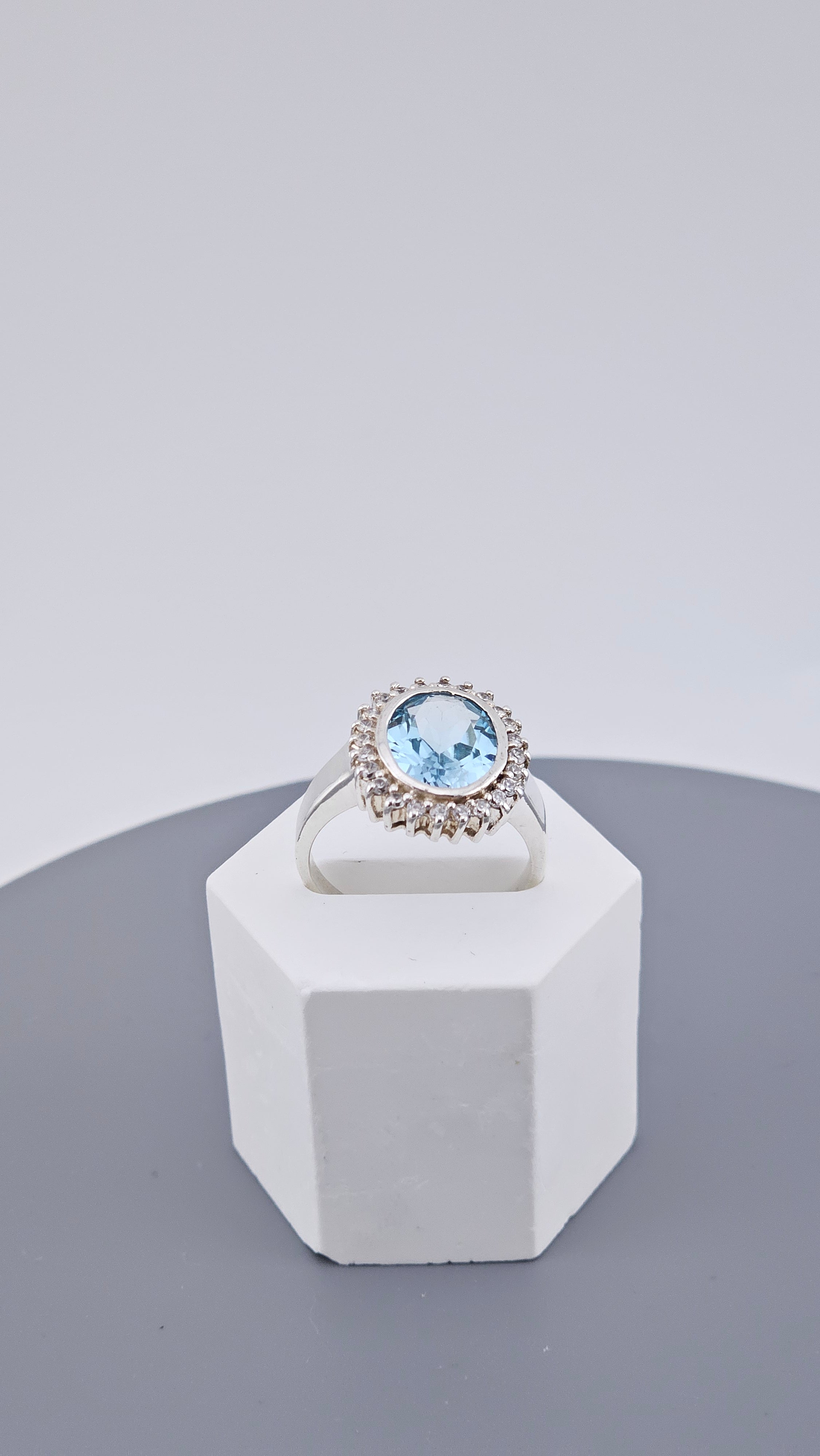 Elegant 925 Sterling Silver Blue Topaz & Cubic Zirconia Cluster Ring