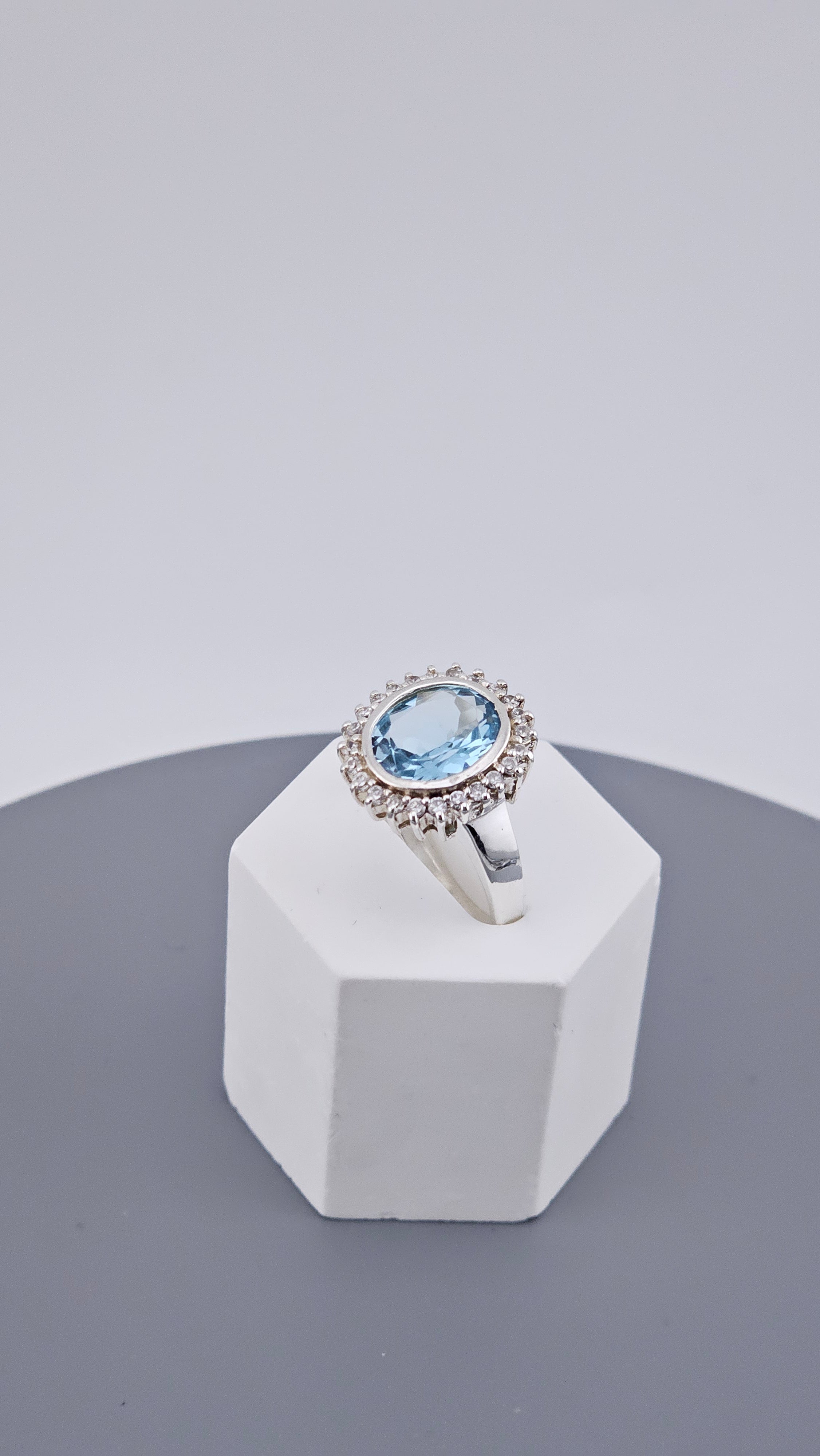 Elegant 925 Sterling Silver Blue Topaz & Cubic Zirconia Cluster Ring