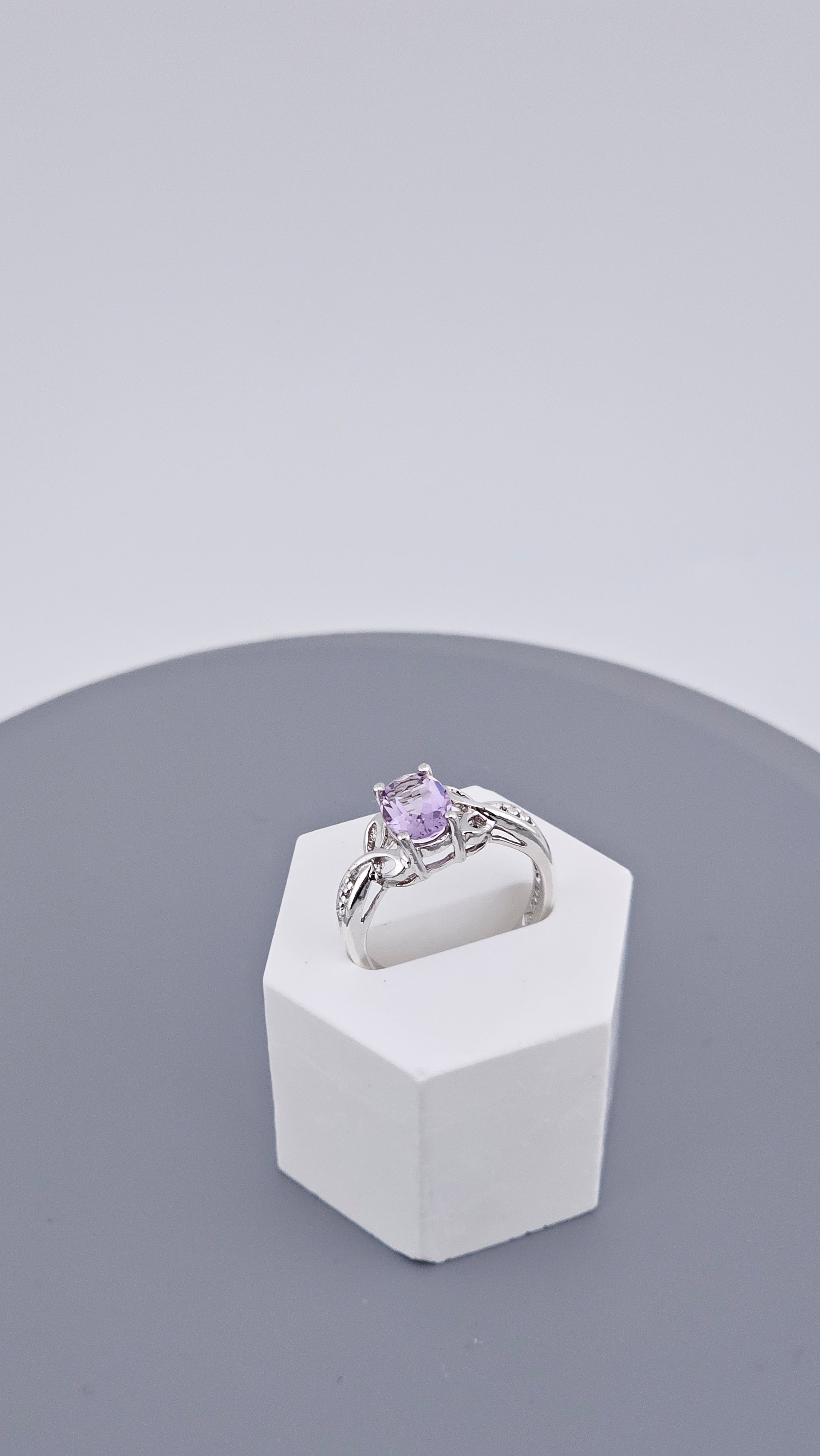 Oval Amethyst Celtic Knot Ring in 925 Sterling Silver