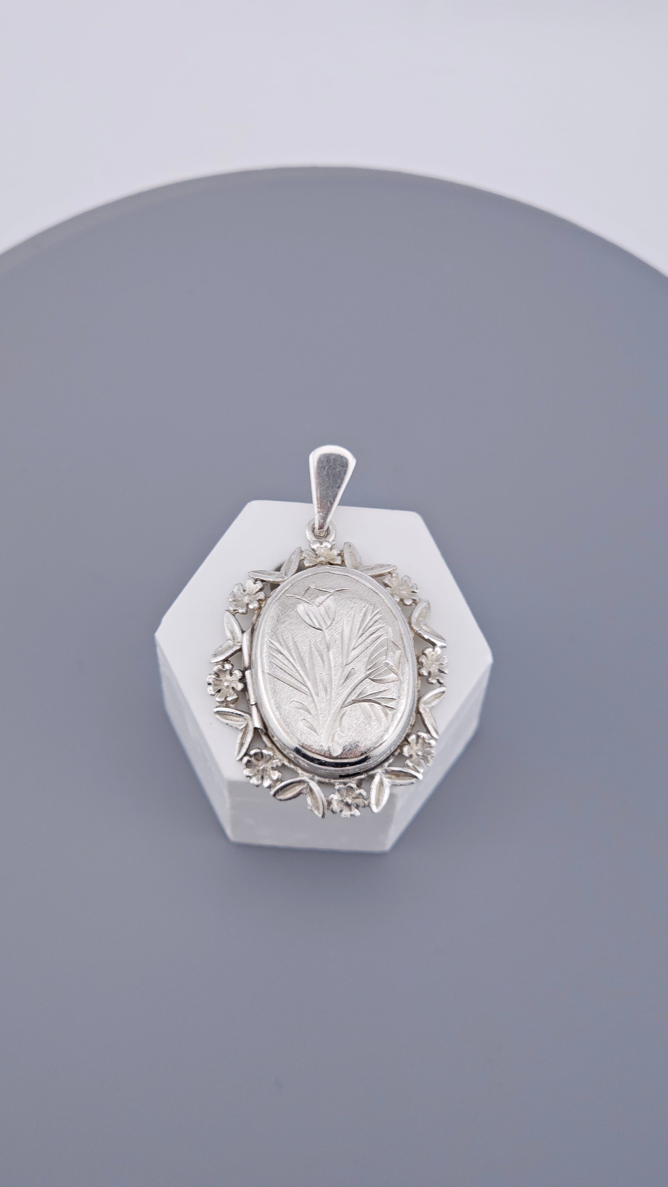 Vintage 1973 Joseph Smith Sterling Silver Locket Pendant