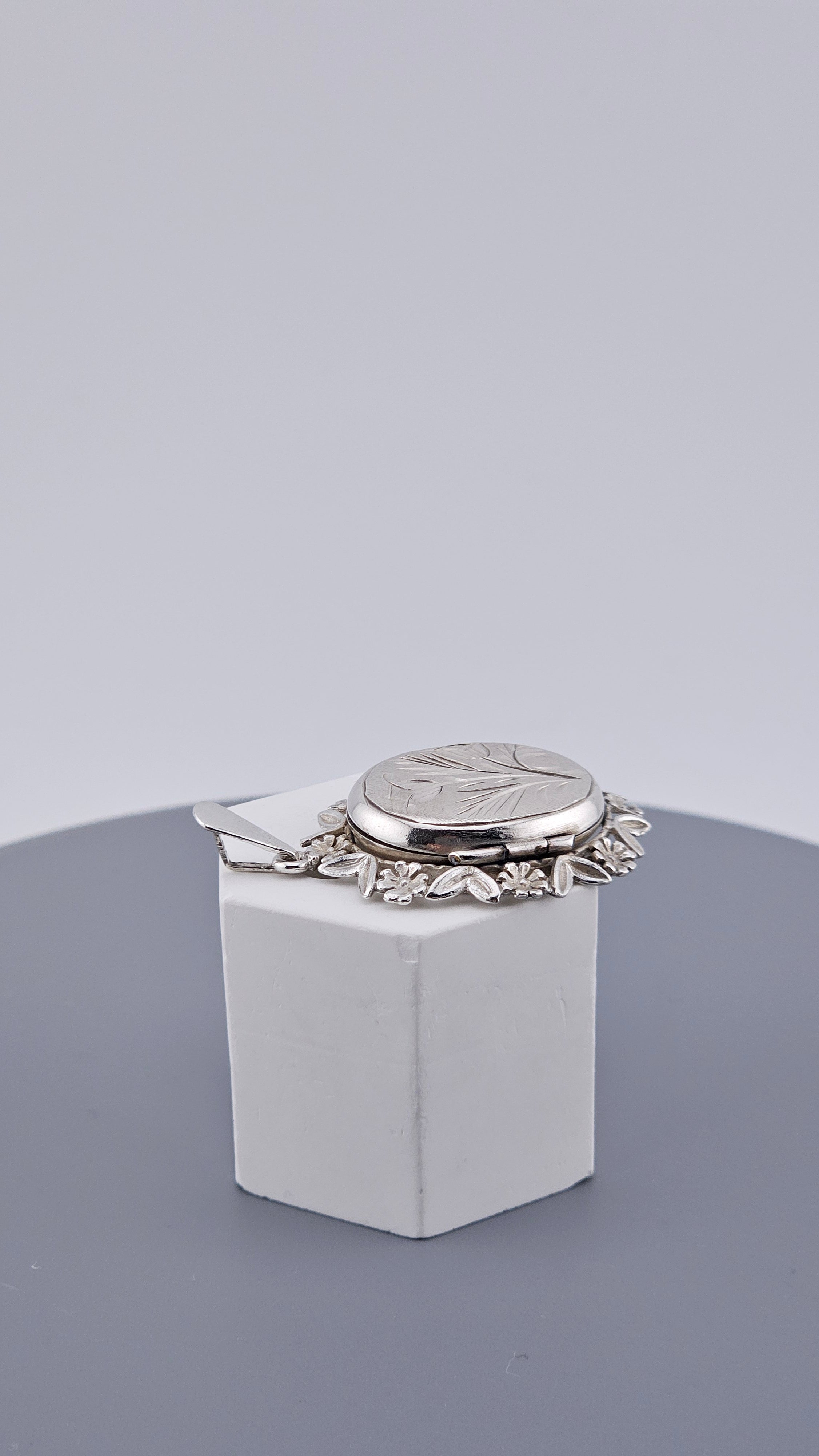 Vintage 1973 Joseph Smith Sterling Silver Locket Pendant