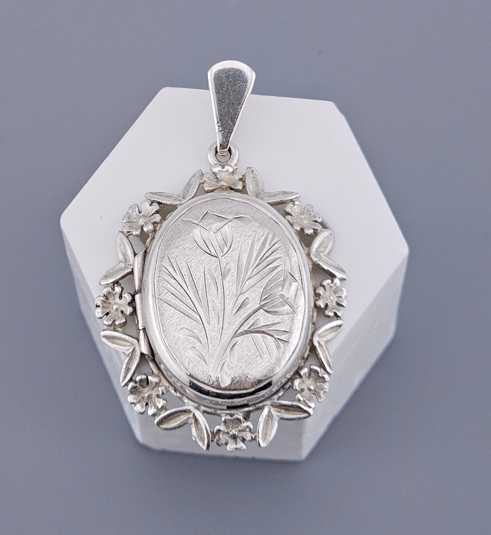 Vintage 1973 Joseph Smith Sterling Silver Locket Pendant
