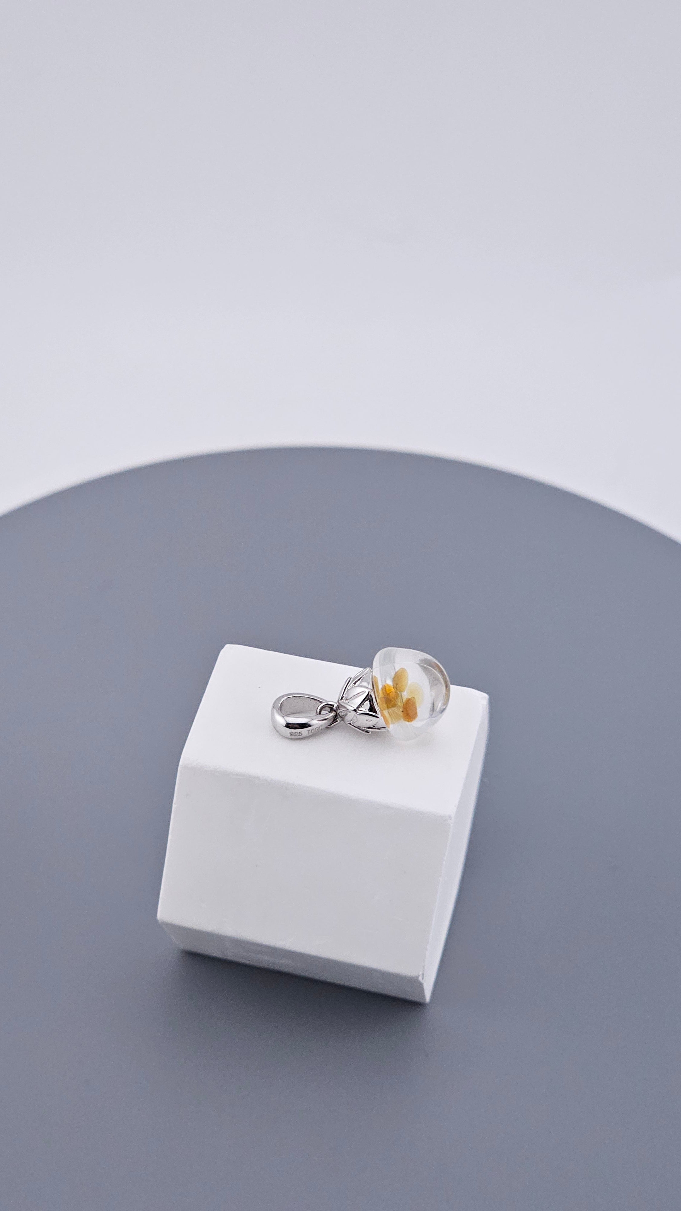 Unique 925 Sterling Silver Encapsulated "Jellyfish" Floating Gemstone Pendant