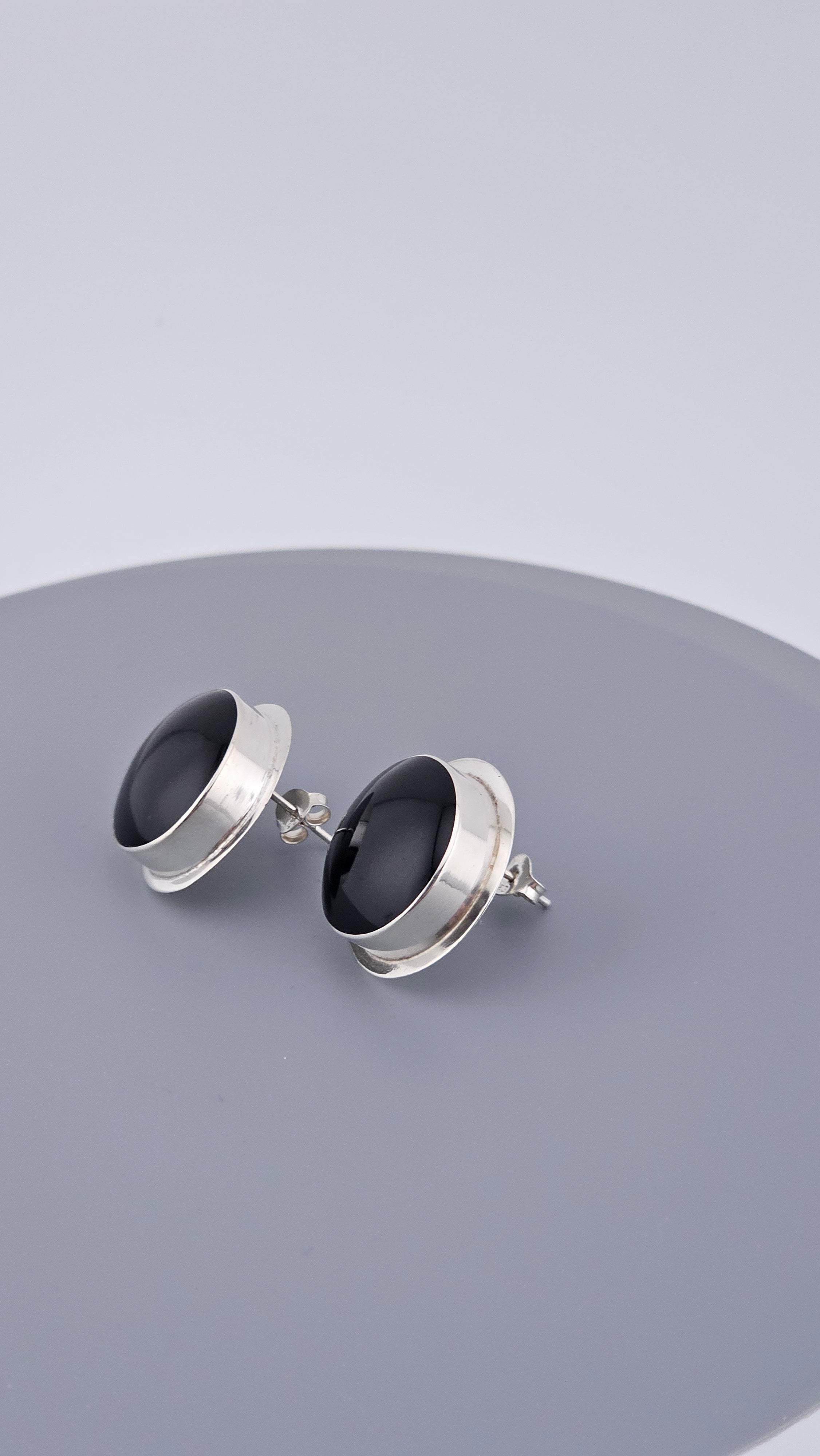 Bold Round Black Onyx 925 Sterling Silver Bezel-Set Stud Earrings