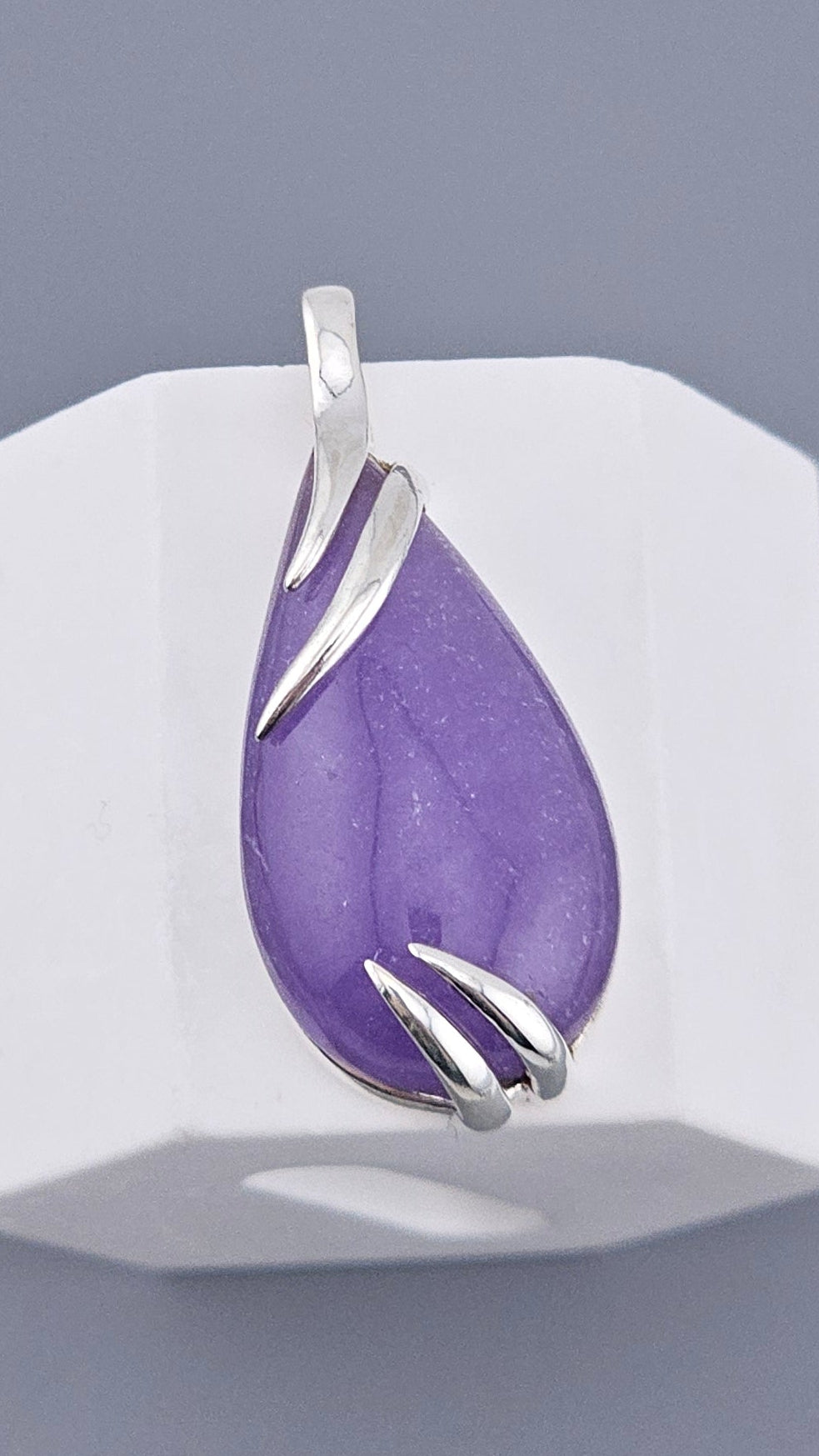 Elegant Pear-Cut Lavender Jade 925 Sterling Silver Pendant