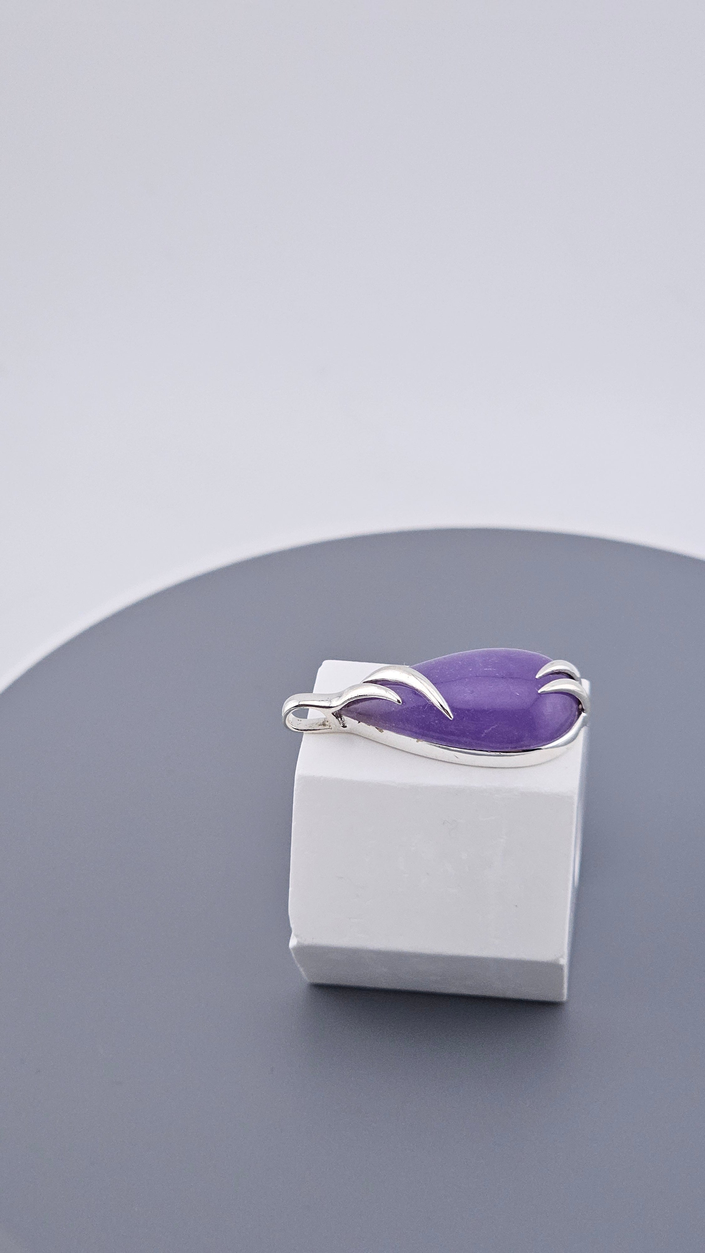 Elegant Pear-Cut Lavender Jade 925 Sterling Silver Pendant