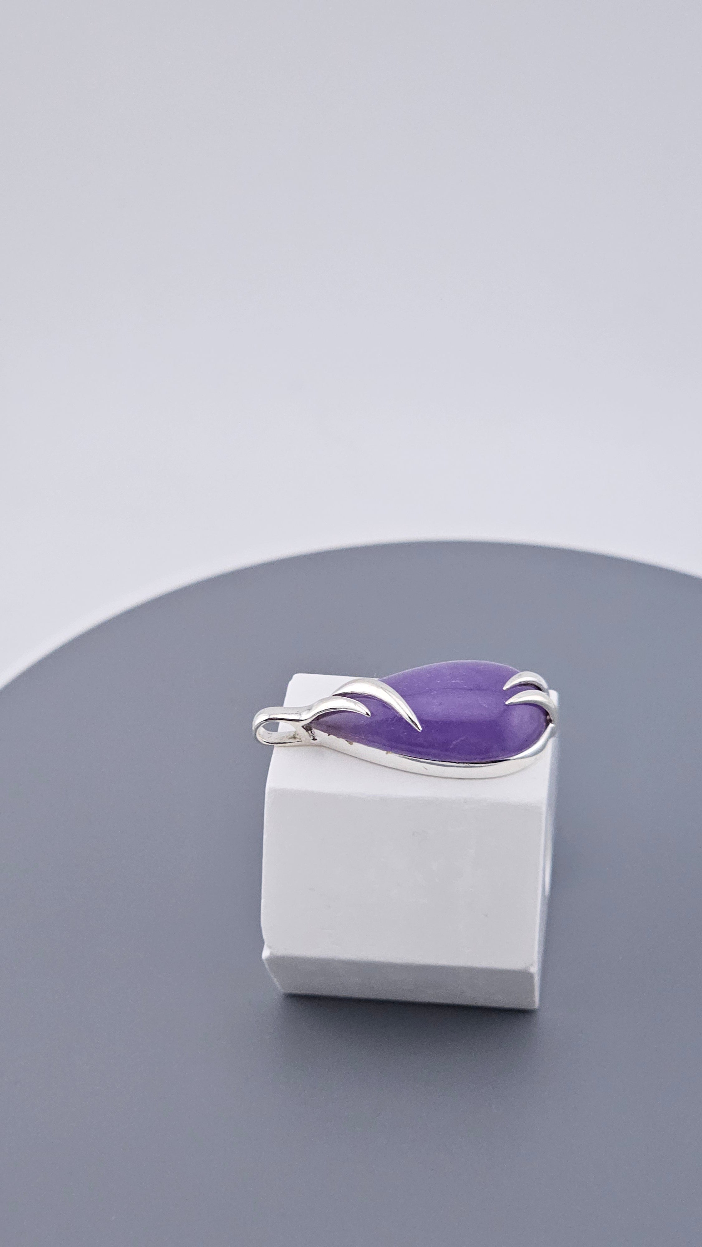 Elegant Pear-Cut Lavender Jade 925 Sterling Silver Pendant