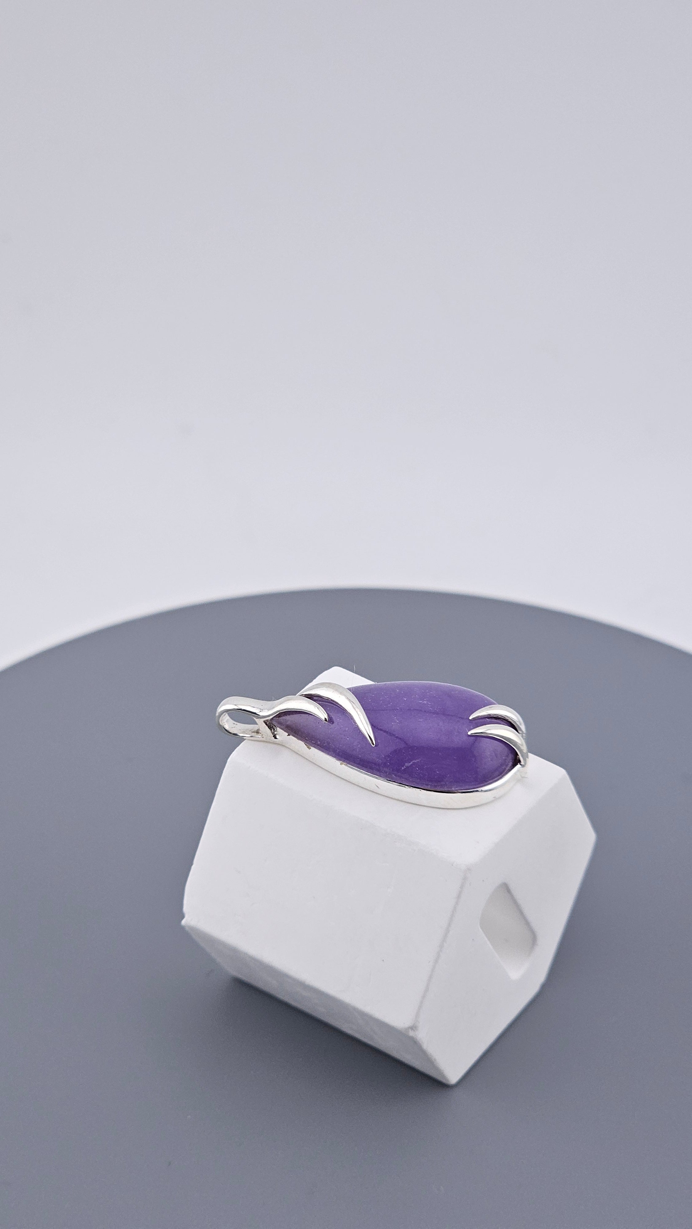 Elegant Pear-Cut Lavender Jade 925 Sterling Silver Pendant