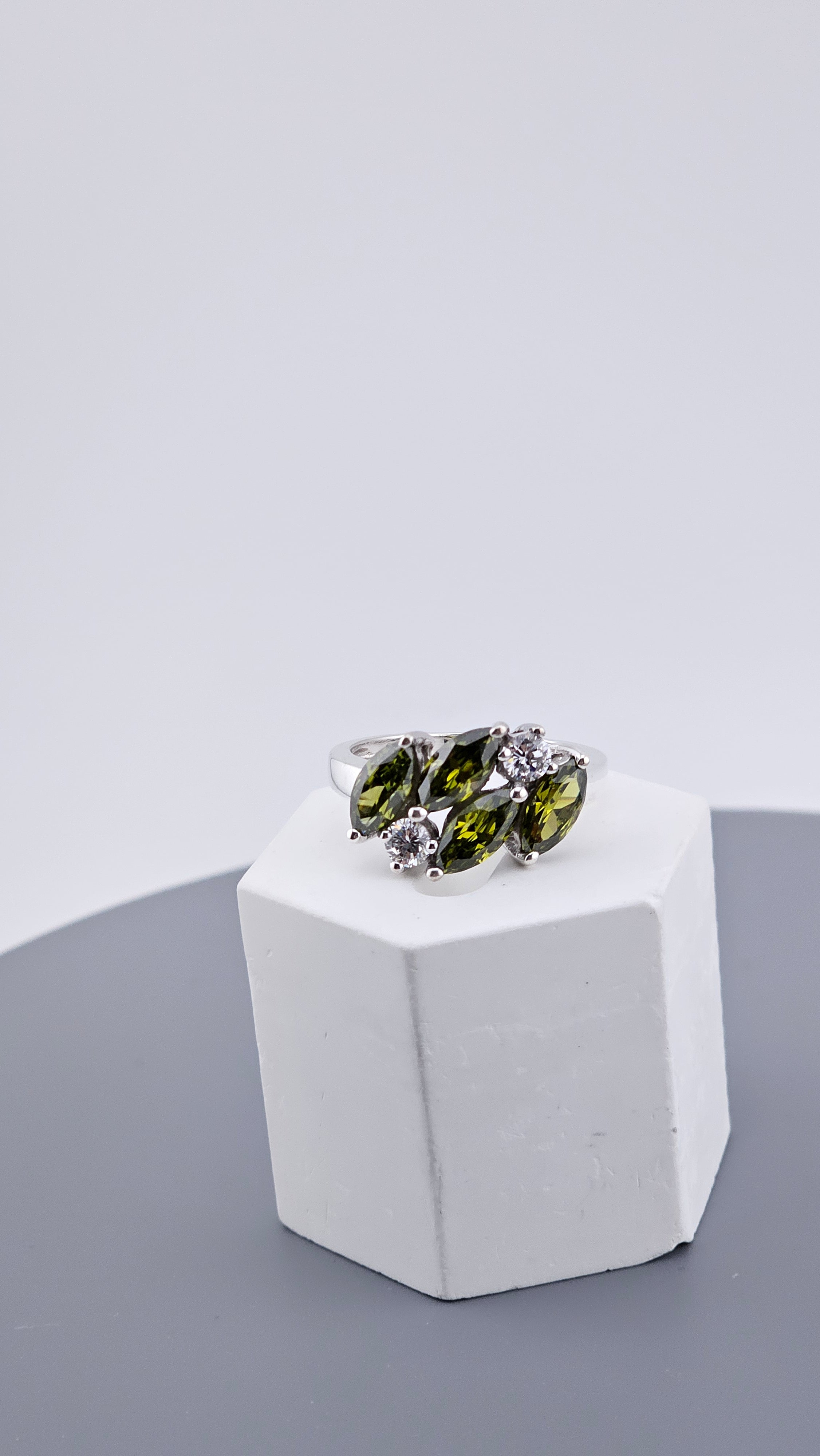 Sparkling Nature-Inspired Green & Clear DQCZ Cluster Ring | Sterling Silver | Size O