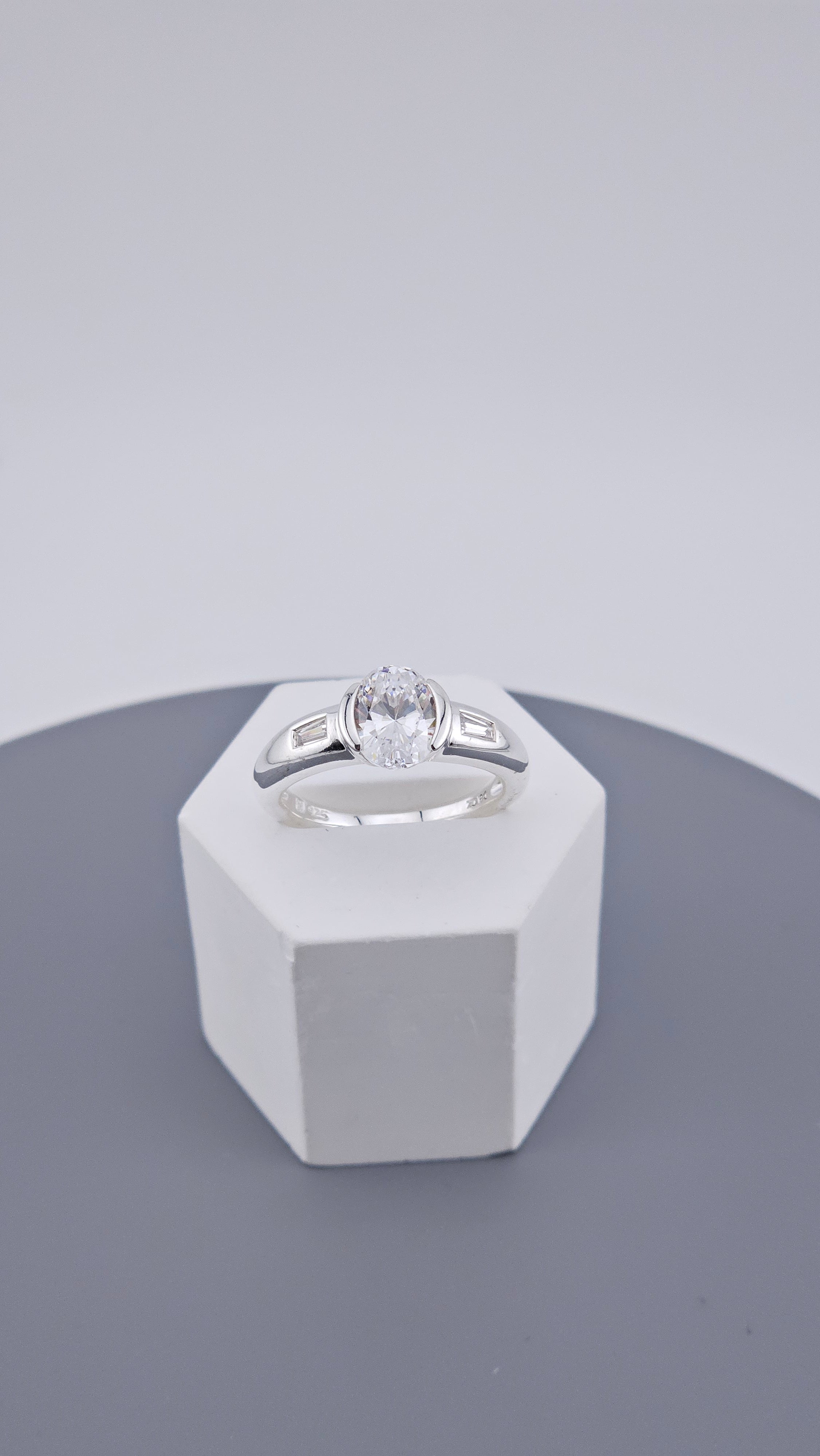 Sparkling Oval Cubic Zirconia Ring | 925 Sterling Silver | Size P (7.75)