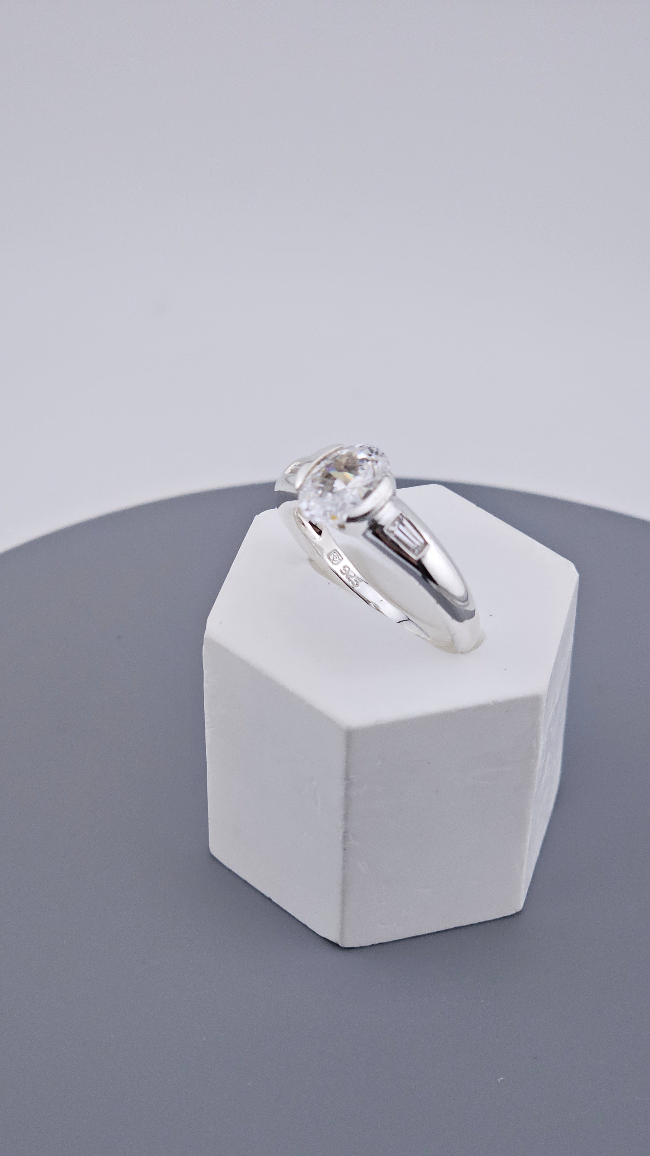 Sparkling Oval Cubic Zirconia Ring | 925 Sterling Silver | Size P (7.75)