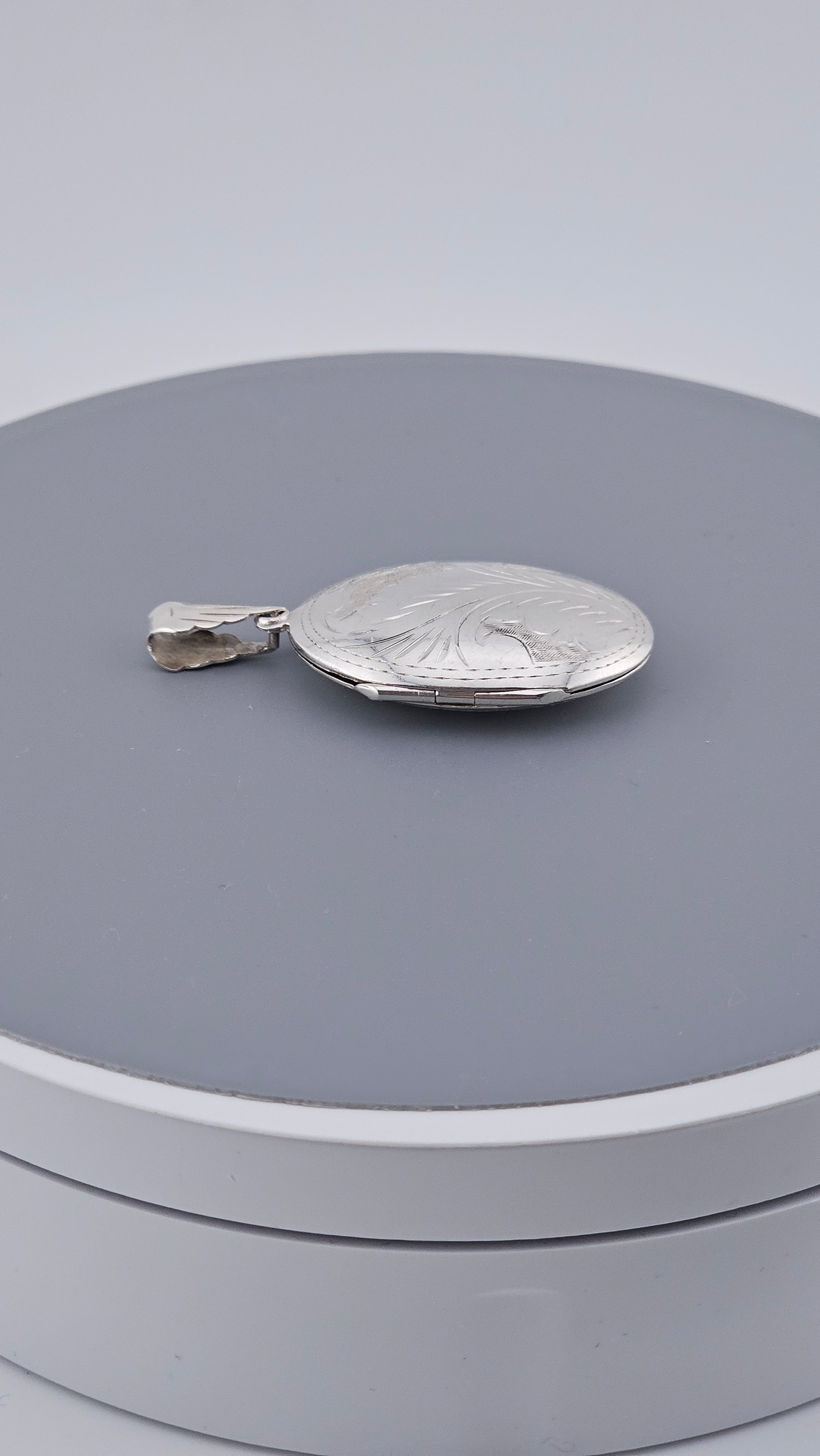 Elegant Vintage-Style 925 Sterling Silver Oval Locket Pendant - Large Engraved Scroll Design