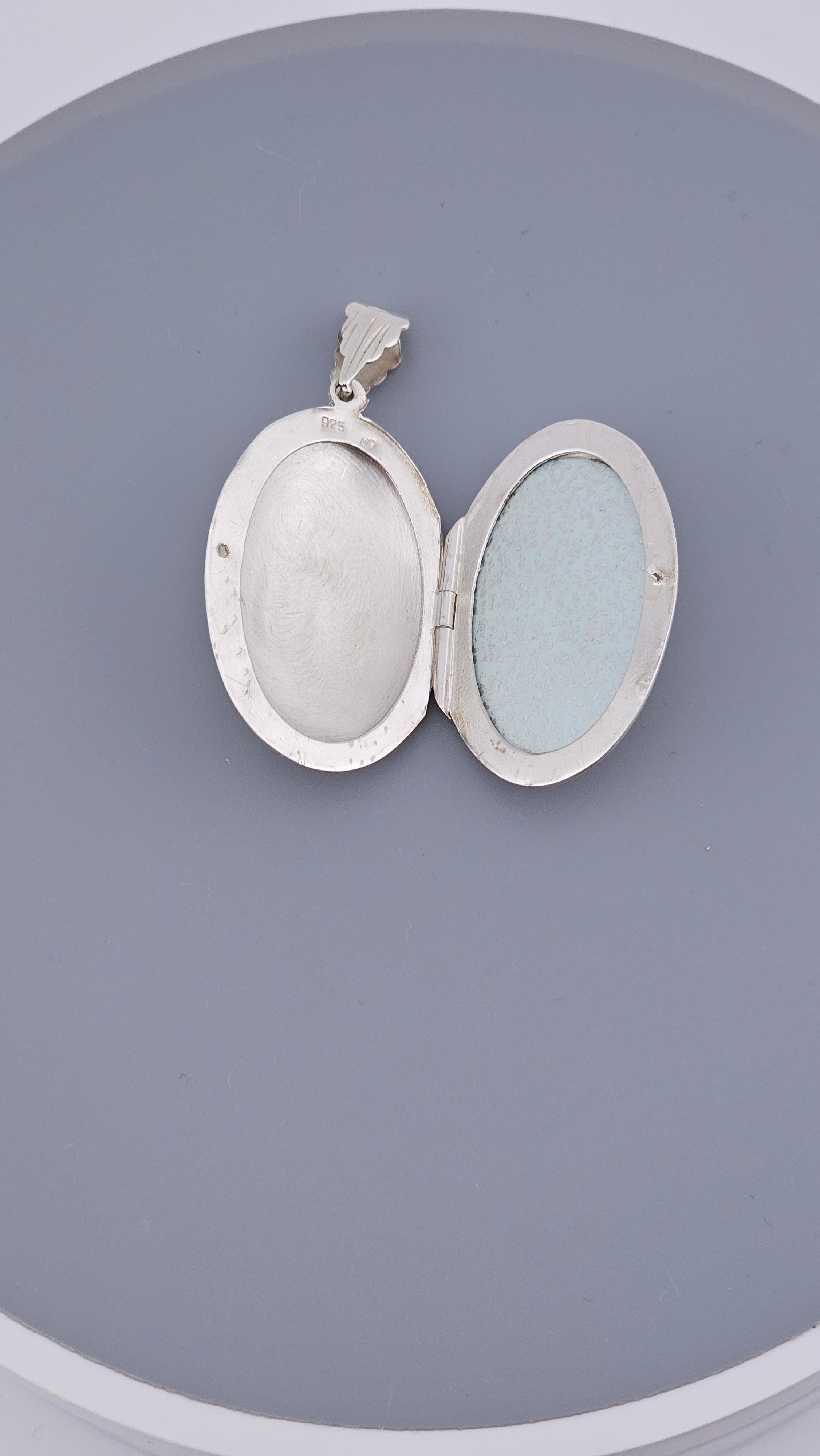 Elegant Vintage-Style 925 Sterling Silver Oval Locket Pendant - Large Engraved Scroll Design