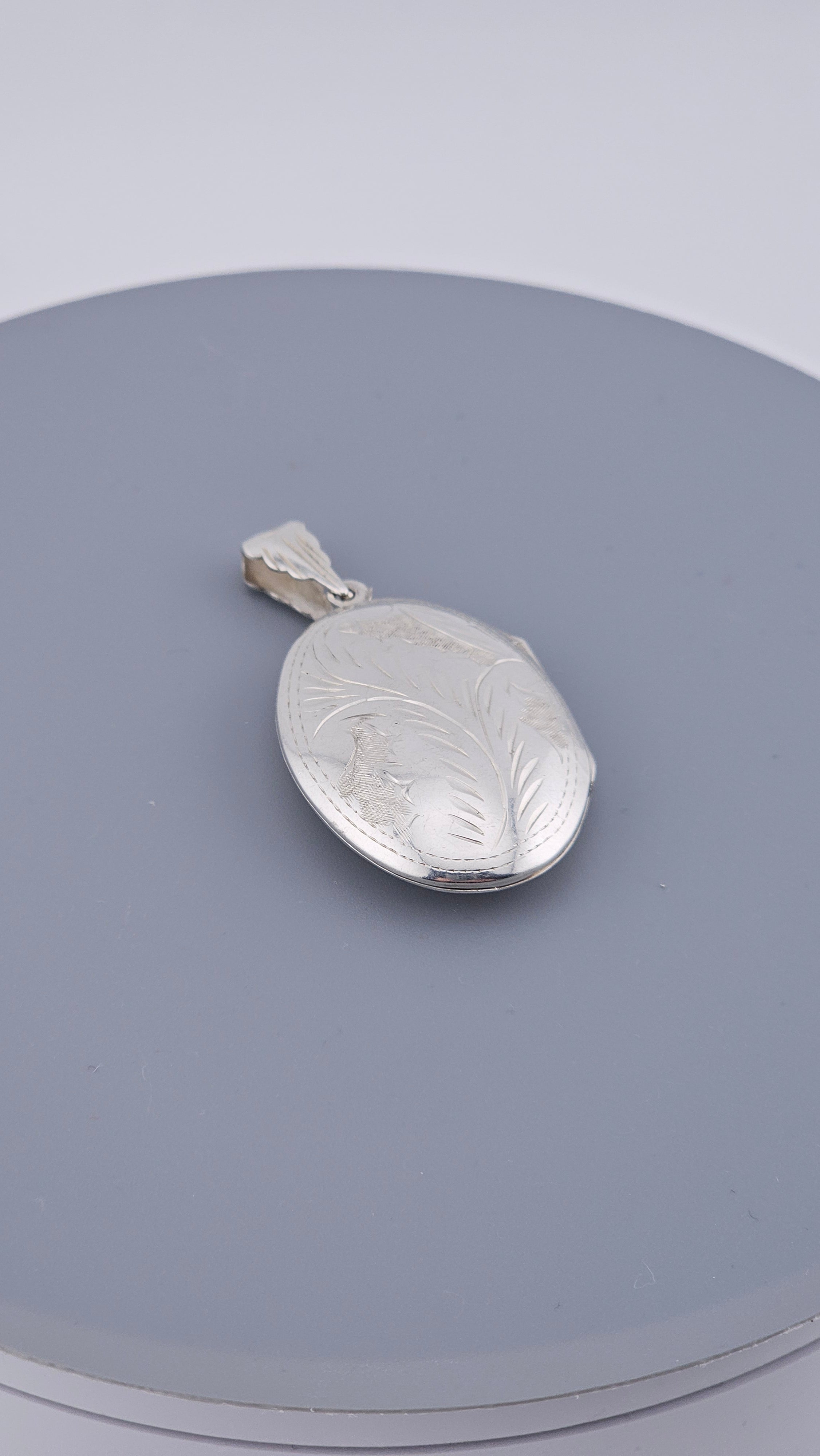 Elegant Vintage-Style 925 Sterling Silver Oval Locket Pendant - Large Engraved Scroll Design
