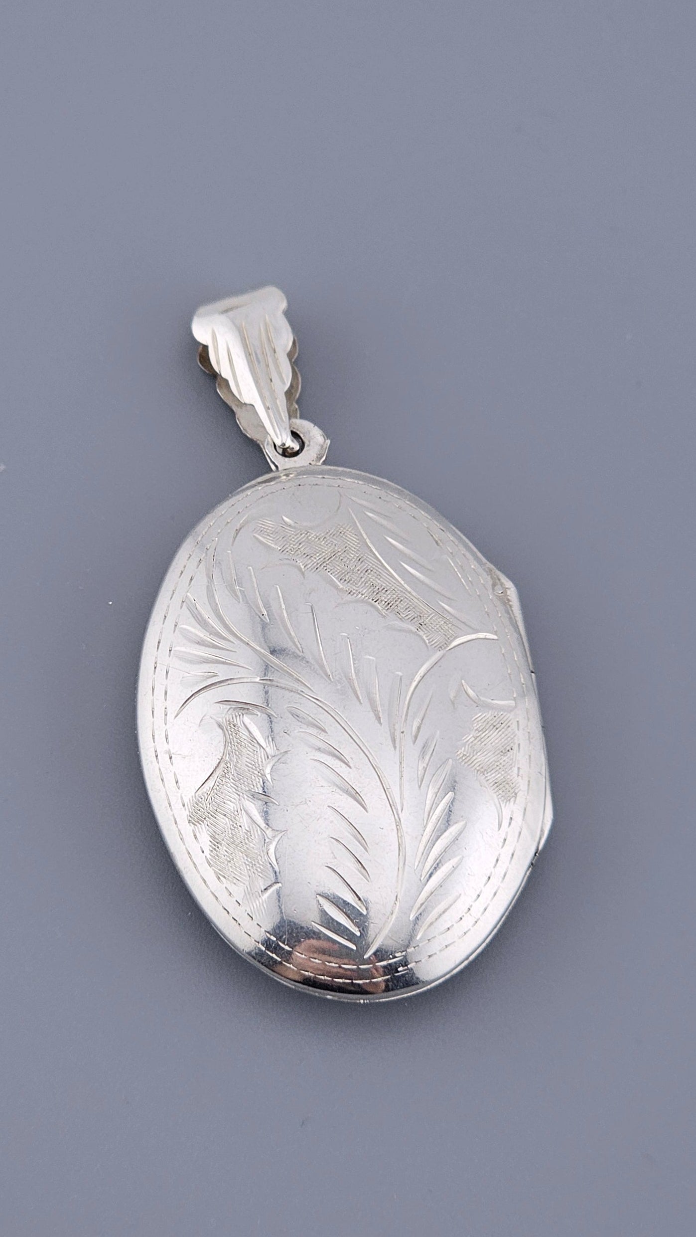 Elegant Vintage-Style 925 Sterling Silver Oval Locket Pendant - Large Engraved Scroll Design