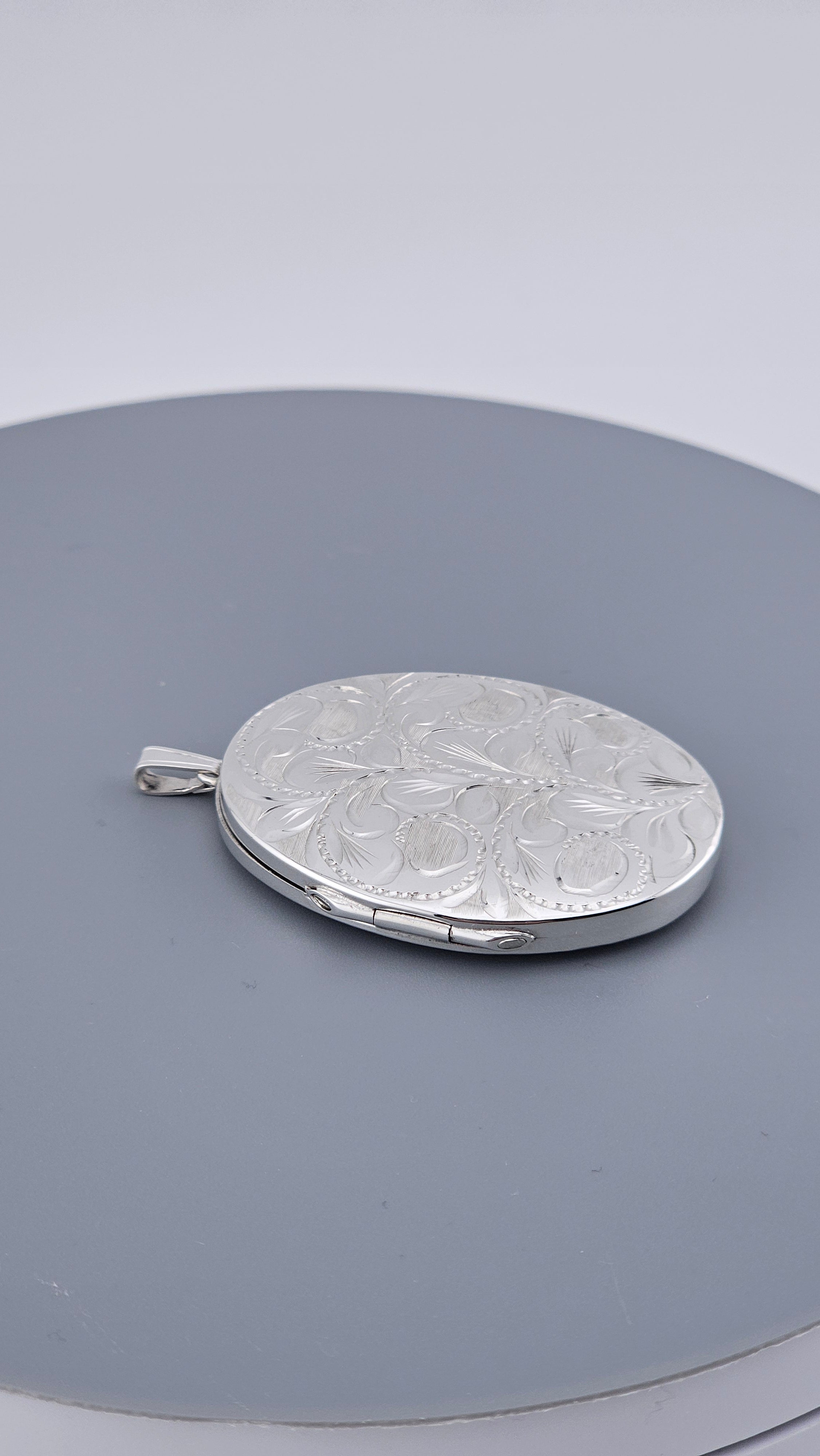 Substantial Large 925 Sterling Silver Oval Locket Pendant – 12.75g Vintage Keepsake