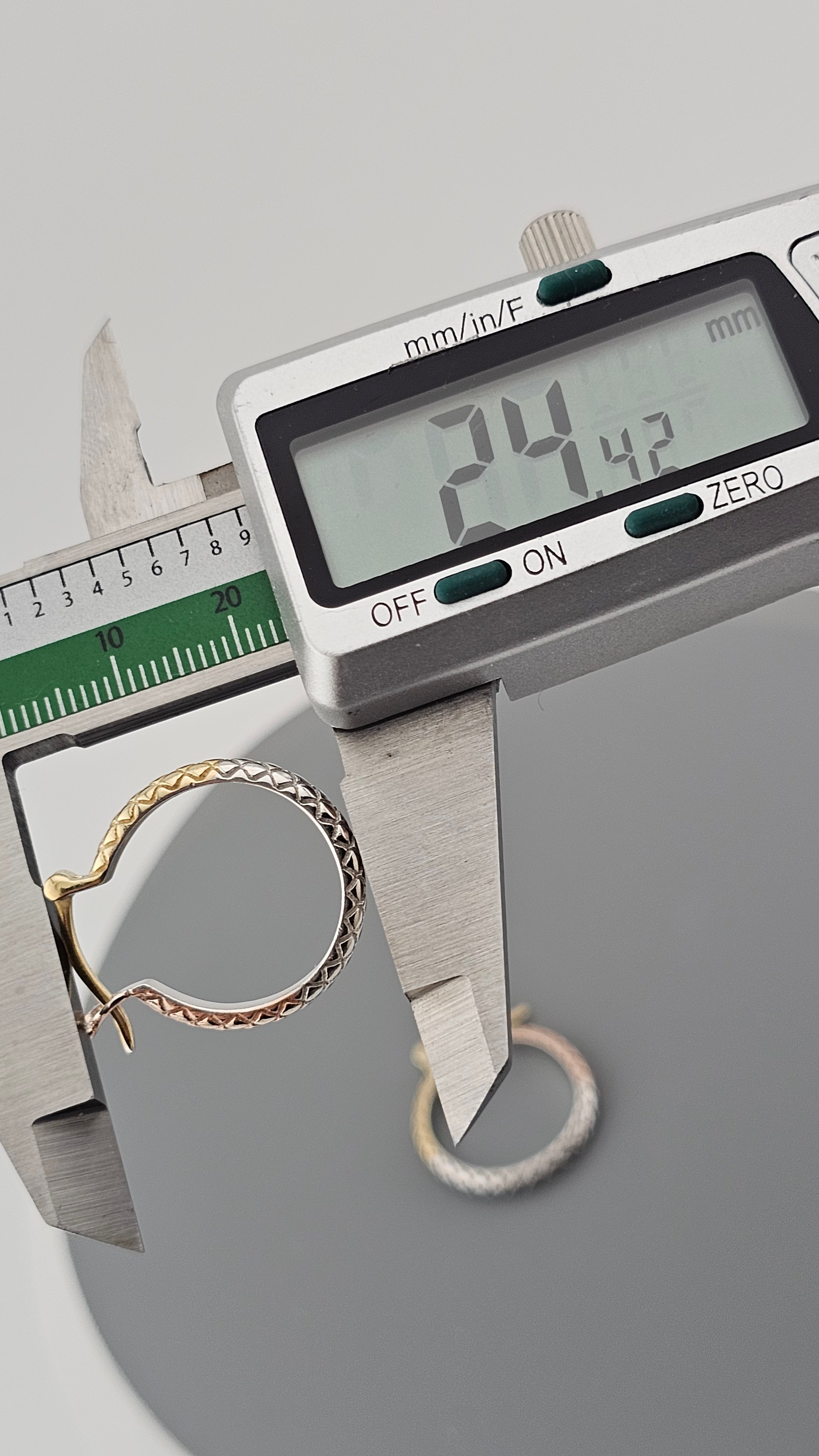 Pre-Loved 925 Sterling Silver Tri-Color Textured Hoop Earrings (24mm, 5.07g)