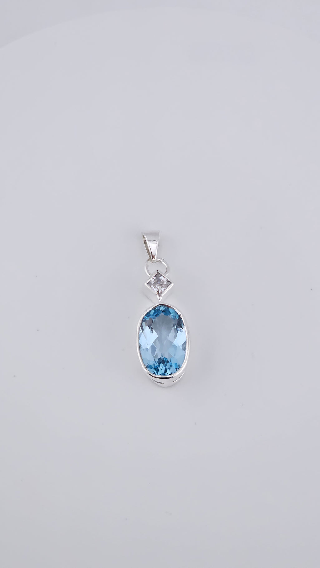 925 Sterling Silver Blue & White Topaz Drop Pendant (4.3g)
