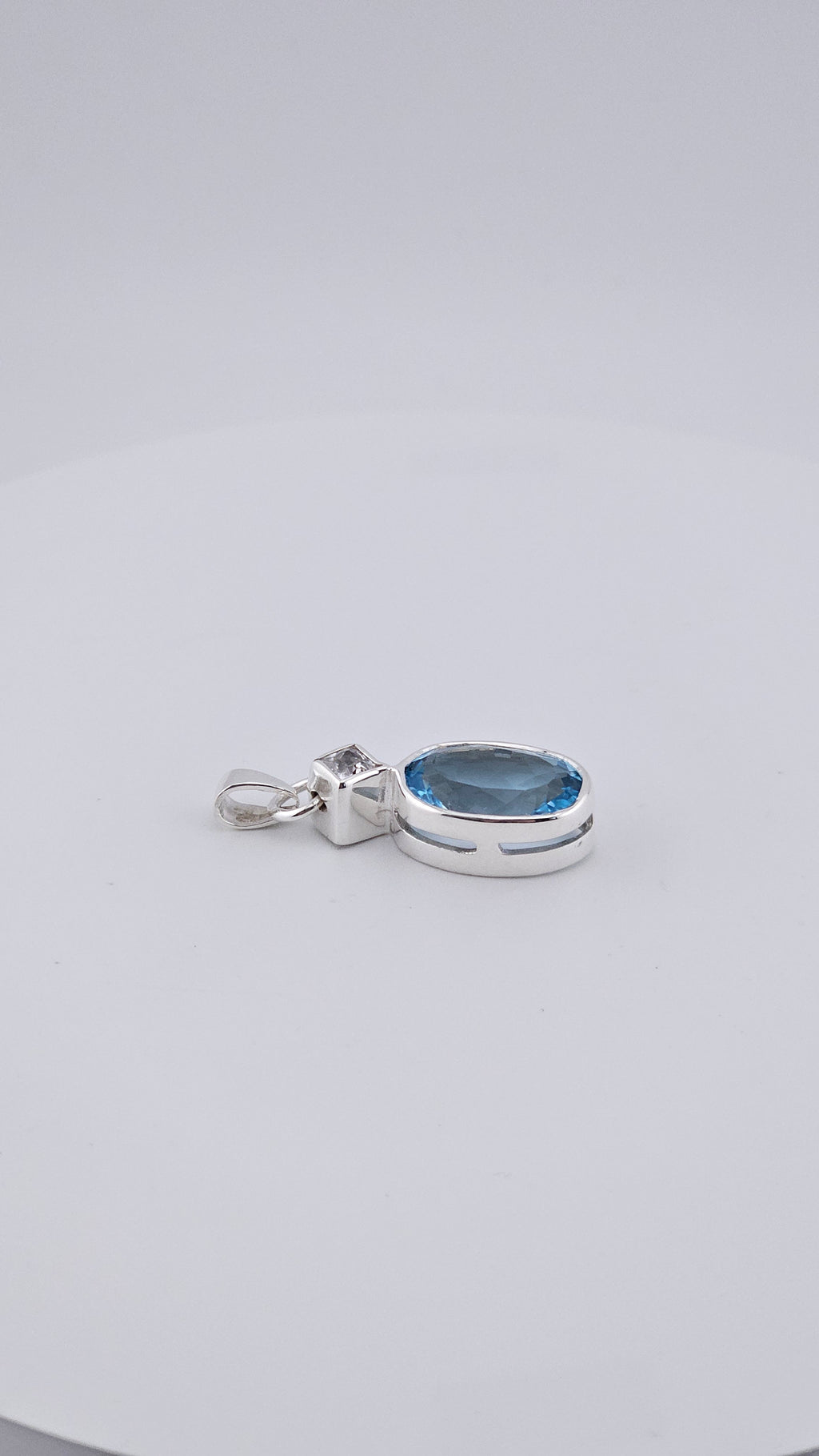 925 Sterling Silver Blue & White Topaz Drop Pendant (4.3g)