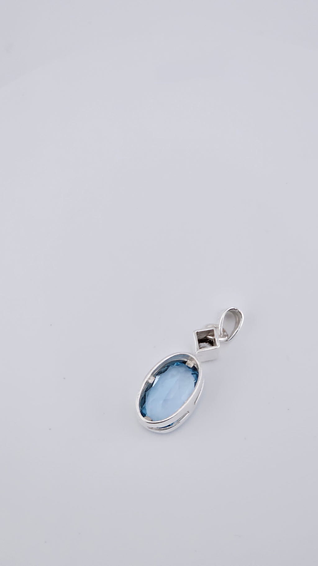 925 Sterling Silver Blue & White Topaz Drop Pendant (4.3g)