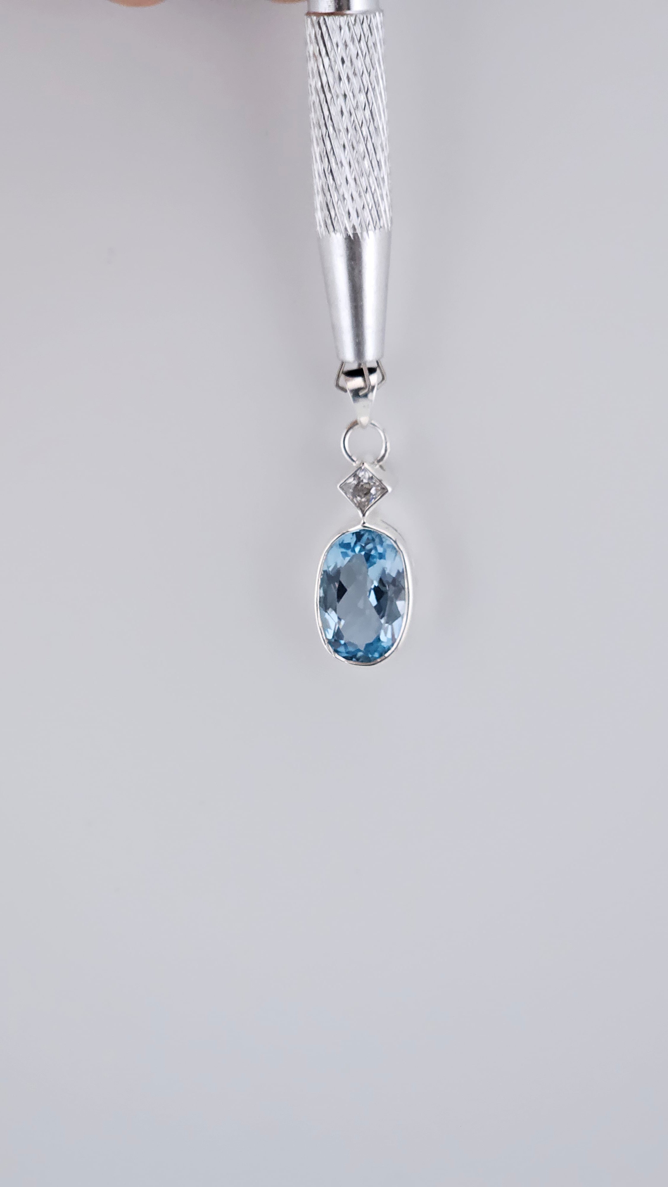925 Sterling Silver Blue & White Topaz Drop Pendant (4.3g)
