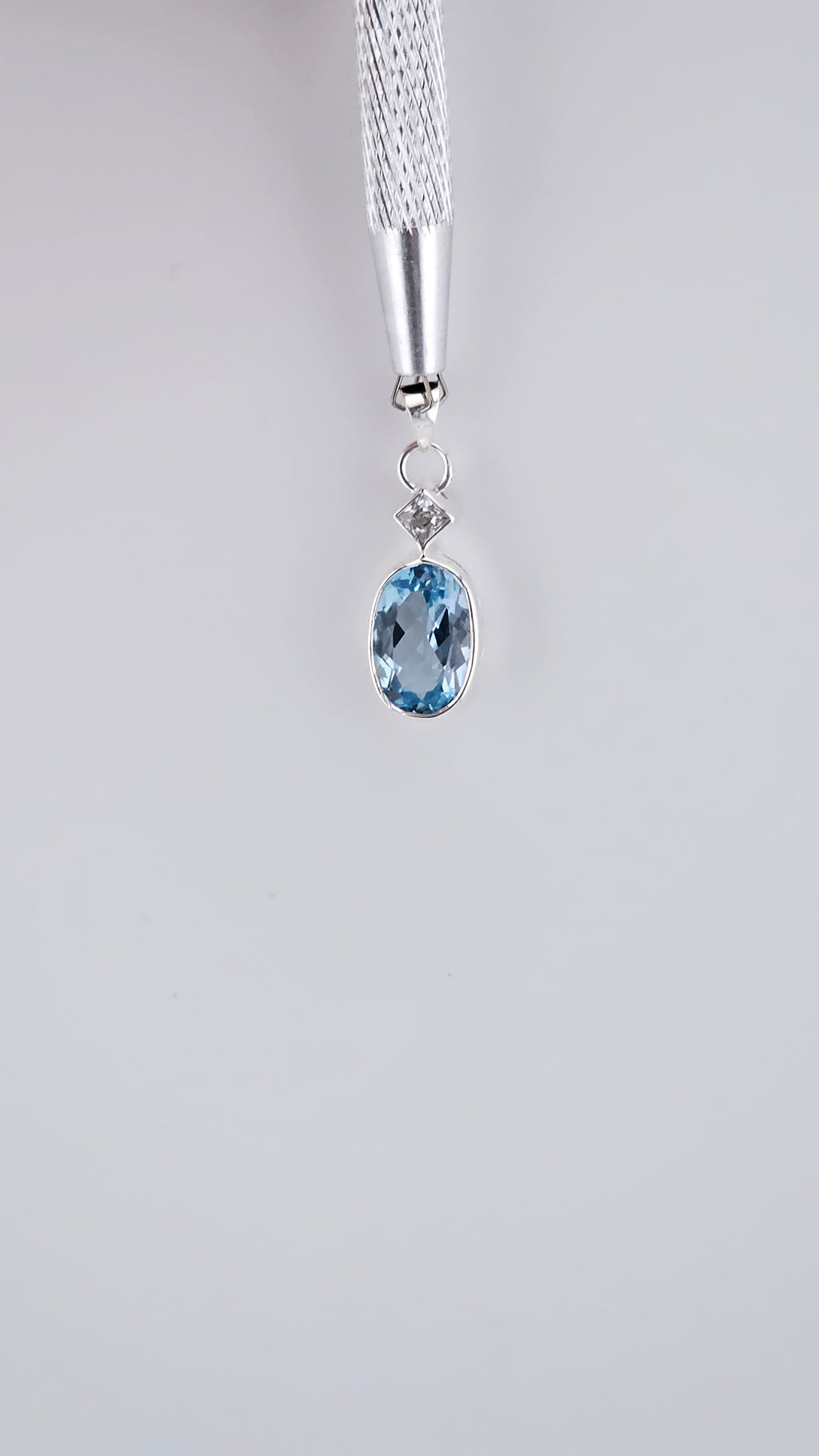925 Sterling Silver Blue & White Topaz Drop Pendant (4.3g)