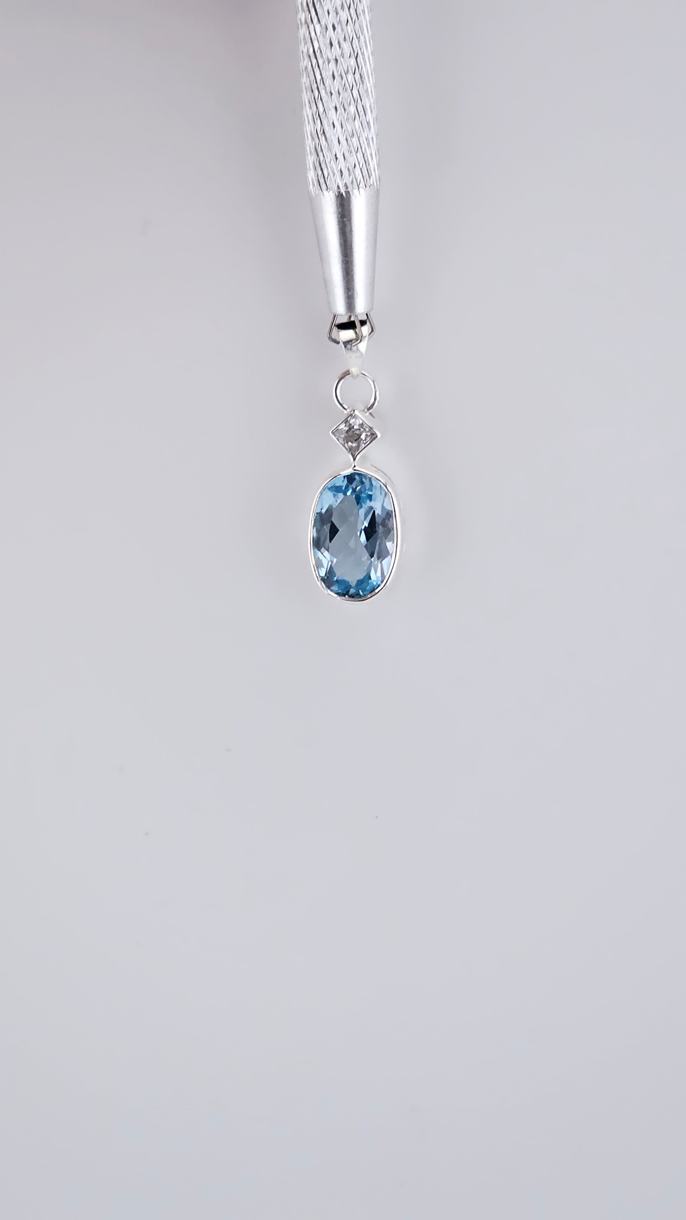925 Sterling Silver Blue & White Topaz Drop Pendant (4.3g)