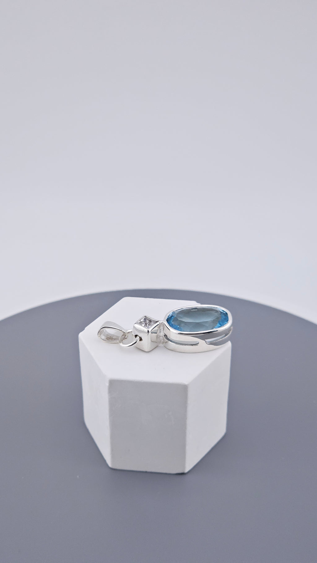 925 Sterling Silver Blue & White Topaz Drop Pendant (4.3g)