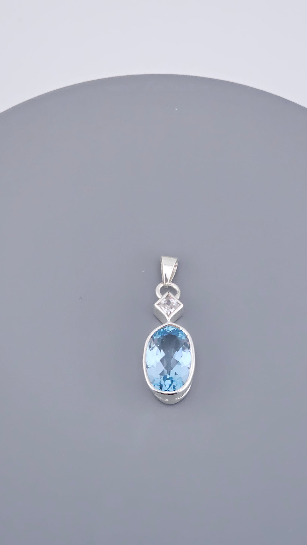 925 Sterling Silver Blue & White Topaz Drop Pendant (4.3g)
