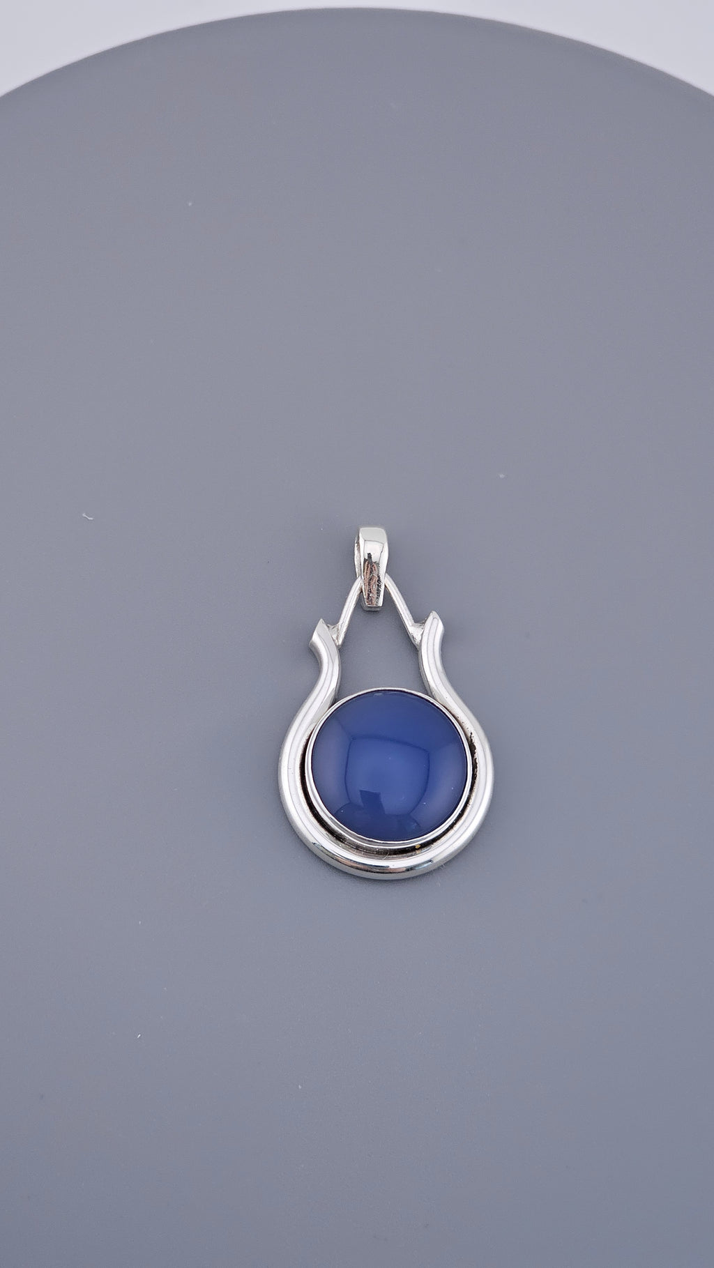 Modern 925 Sterling Silver Blue Chalcedony Cabochon Pendant (4.71g)