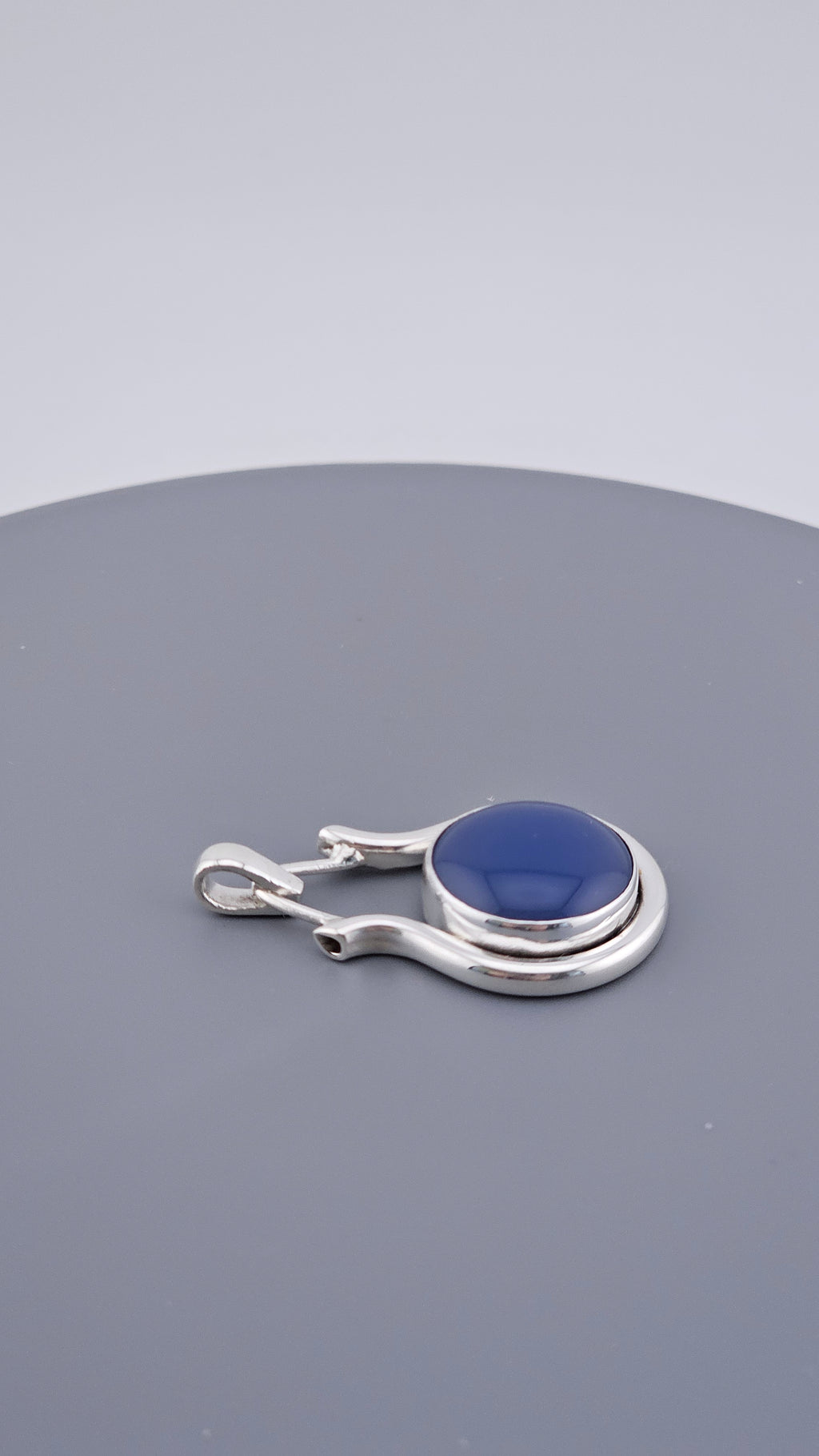 Modern 925 Sterling Silver Blue Chalcedony Cabochon Pendant (4.71g)