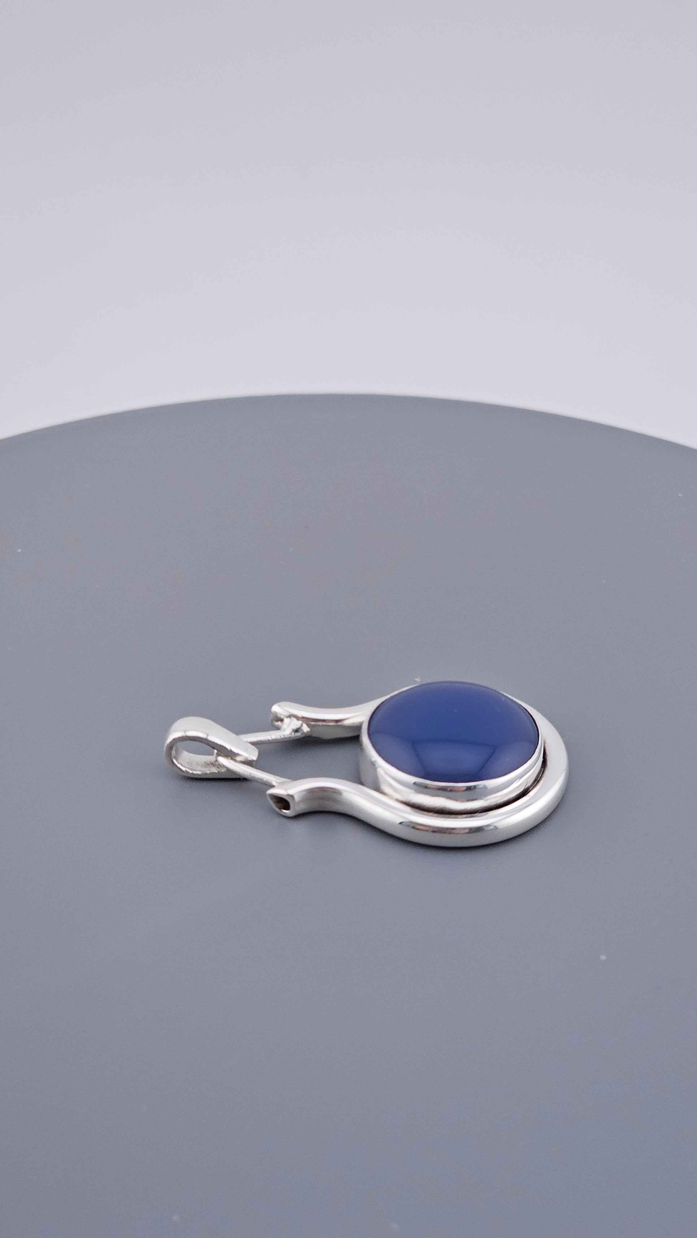 Modern 925 Sterling Silver Blue Chalcedony Cabochon Pendant (4.71g)