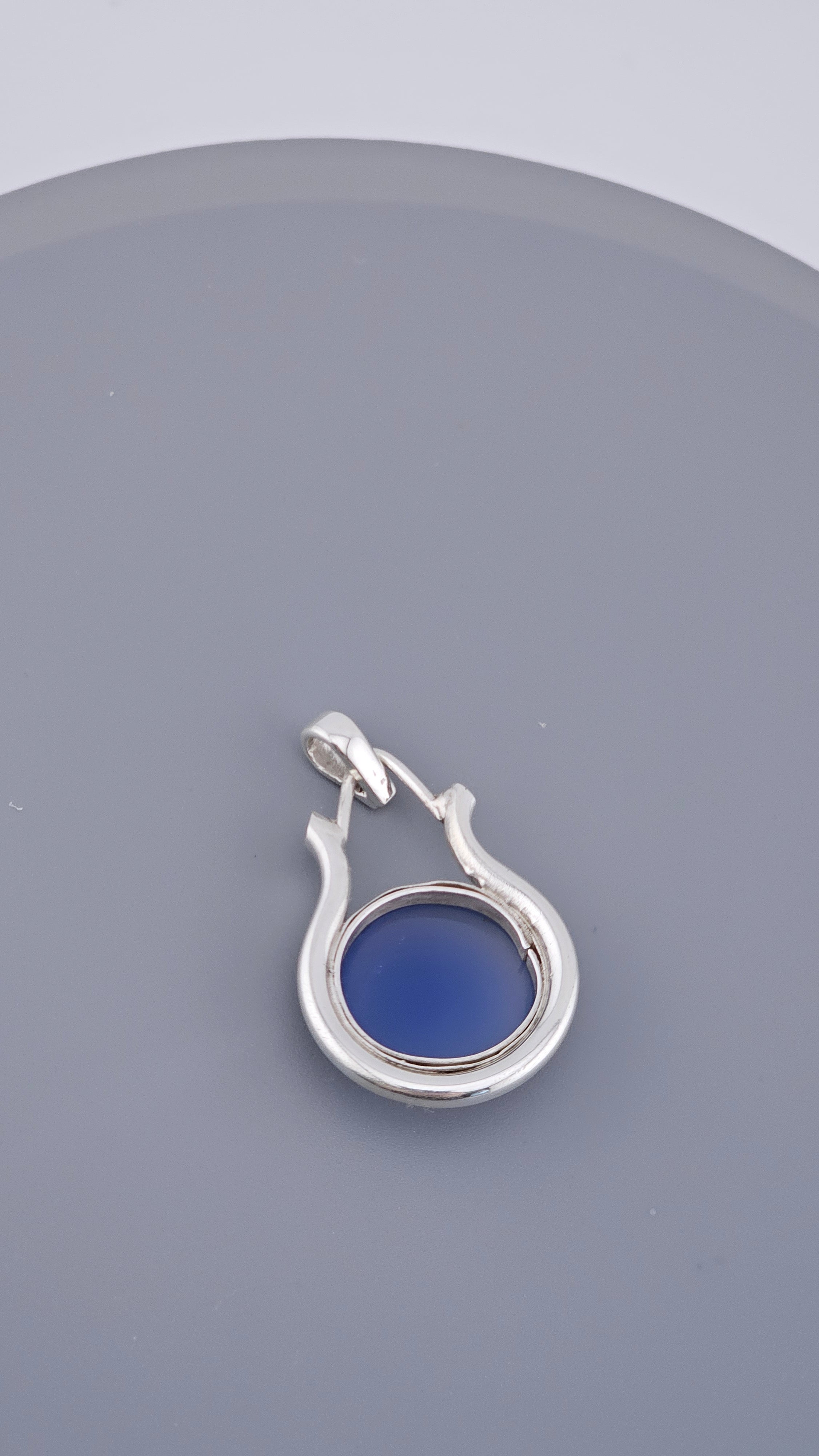 Modern 925 Sterling Silver Blue Chalcedony Cabochon Pendant (4.71g)