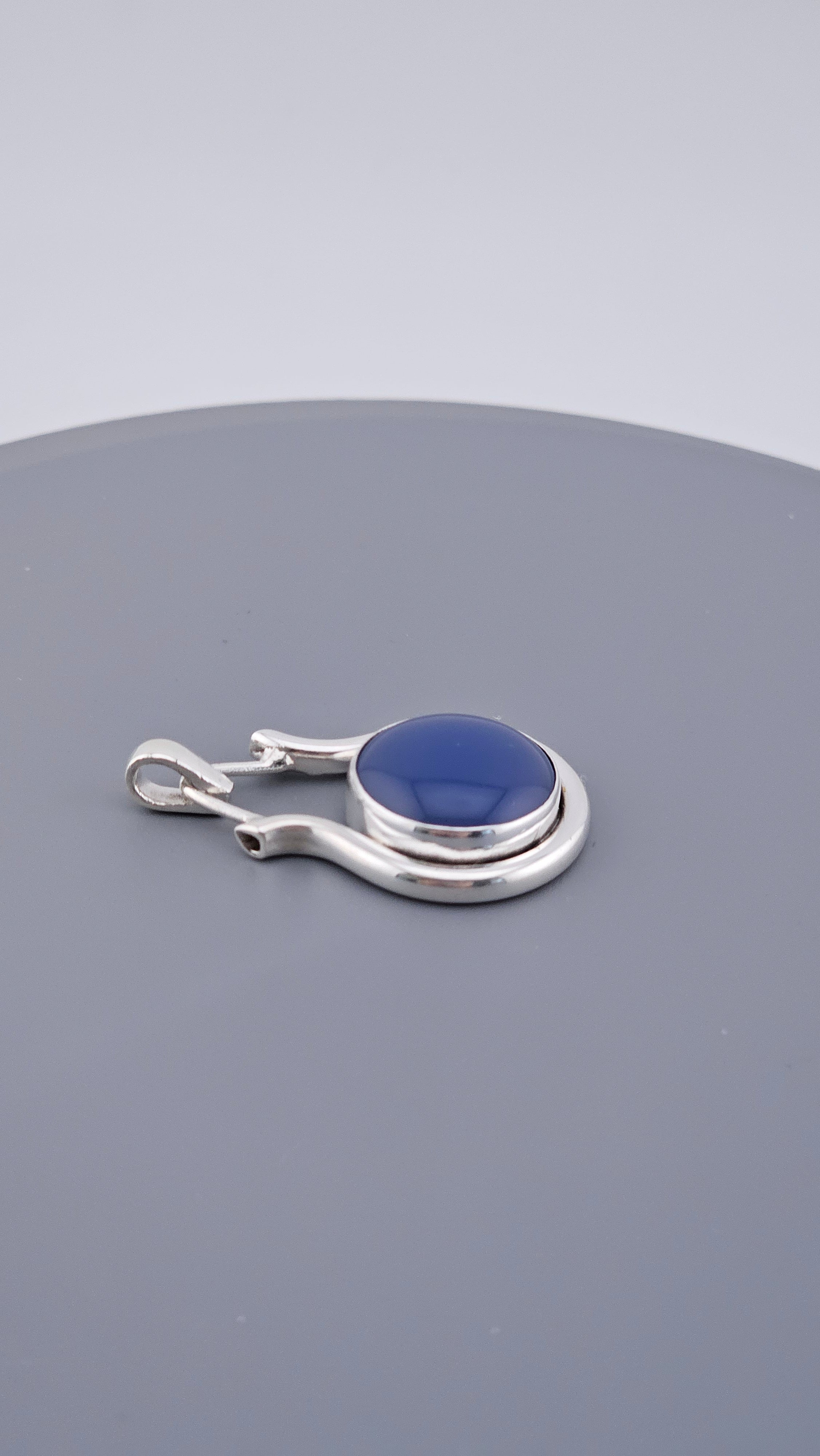 Modern 925 Sterling Silver Blue Chalcedony Cabochon Pendant (4.71g)