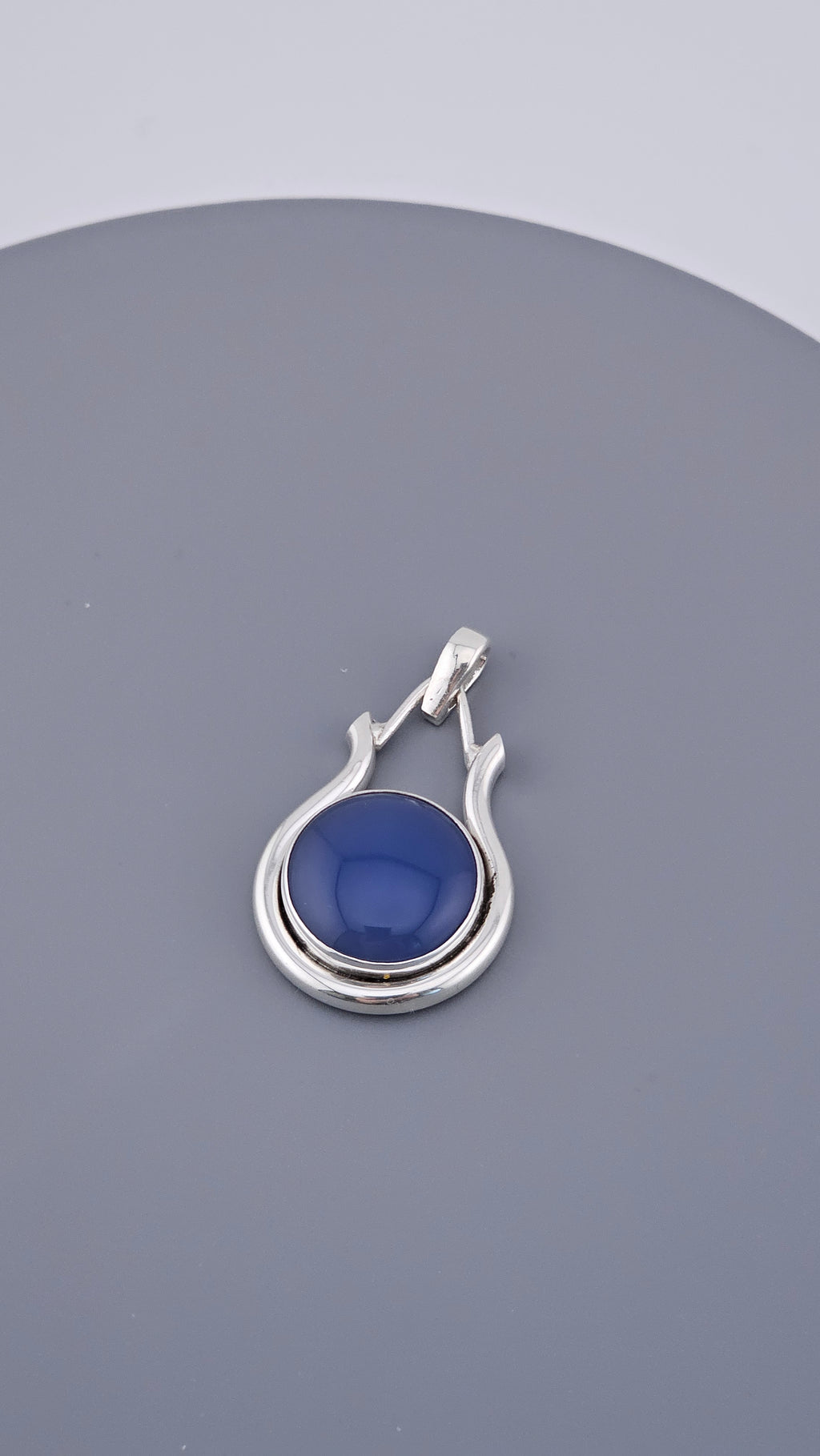 Modern 925 Sterling Silver Blue Chalcedony Cabochon Pendant (4.71g)