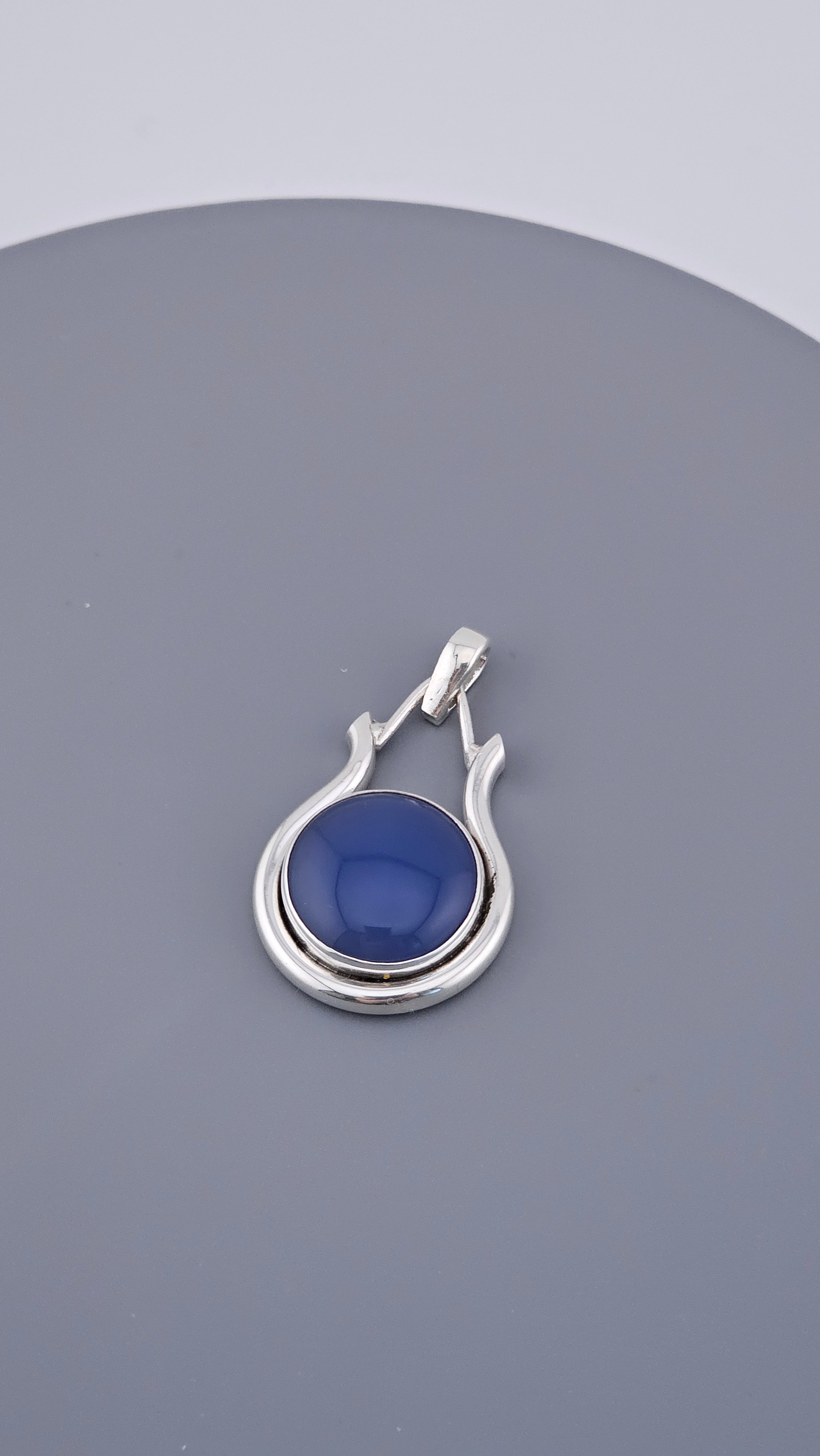 Modern 925 Sterling Silver Blue Chalcedony Cabochon Pendant (4.71g)