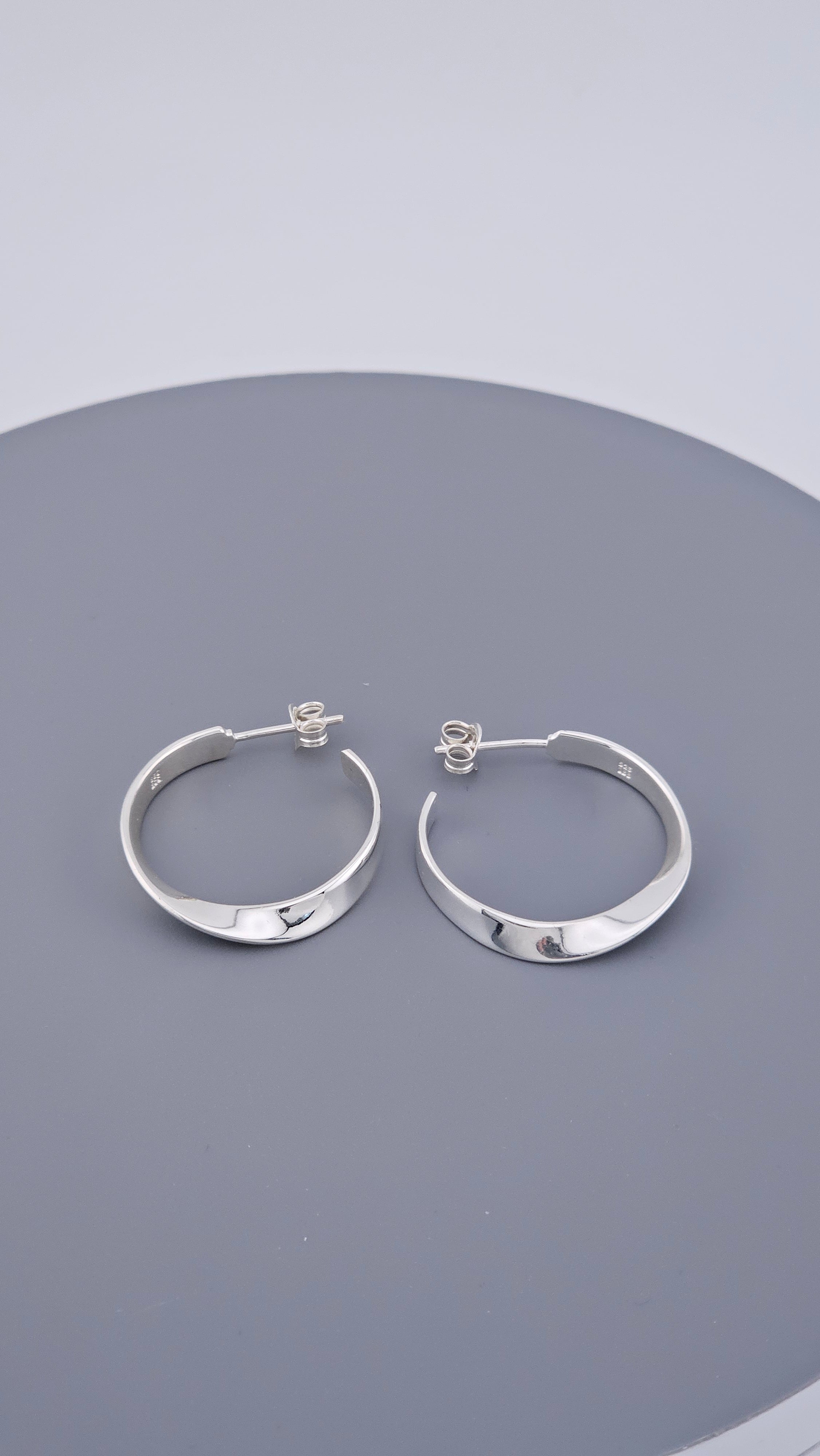 Modern 925 Sterling Silver Twisted Ribbon Open Hoop Earrings (4.7g)