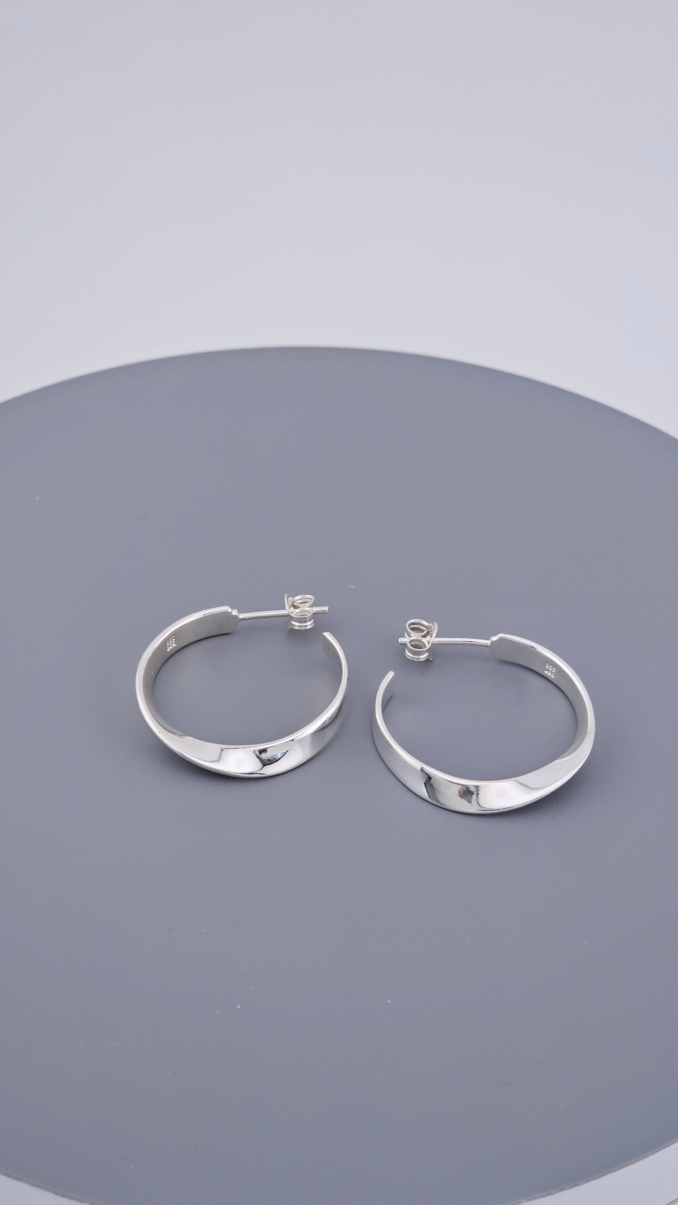 Modern 925 Sterling Silver Twisted Ribbon Open Hoop Earrings (4.7g)