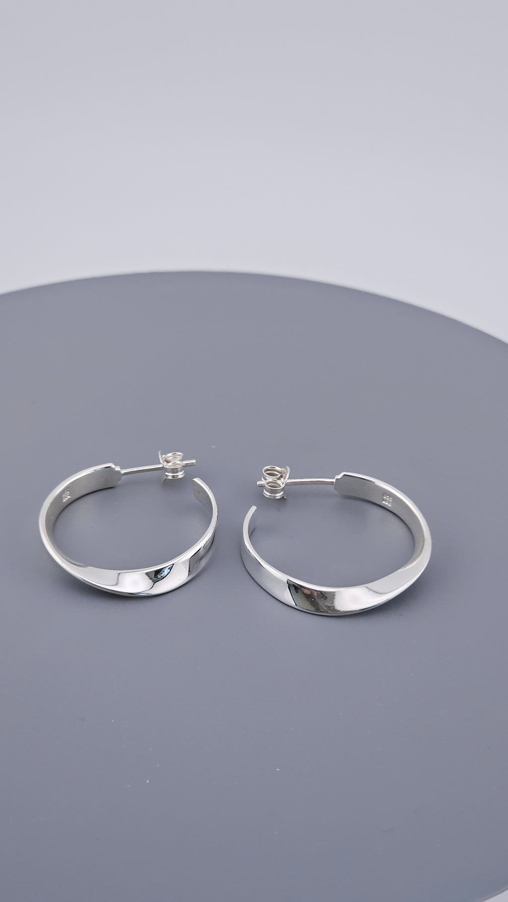Modern 925 Sterling Silver Twisted Ribbon Open Hoop Earrings (4.7g)