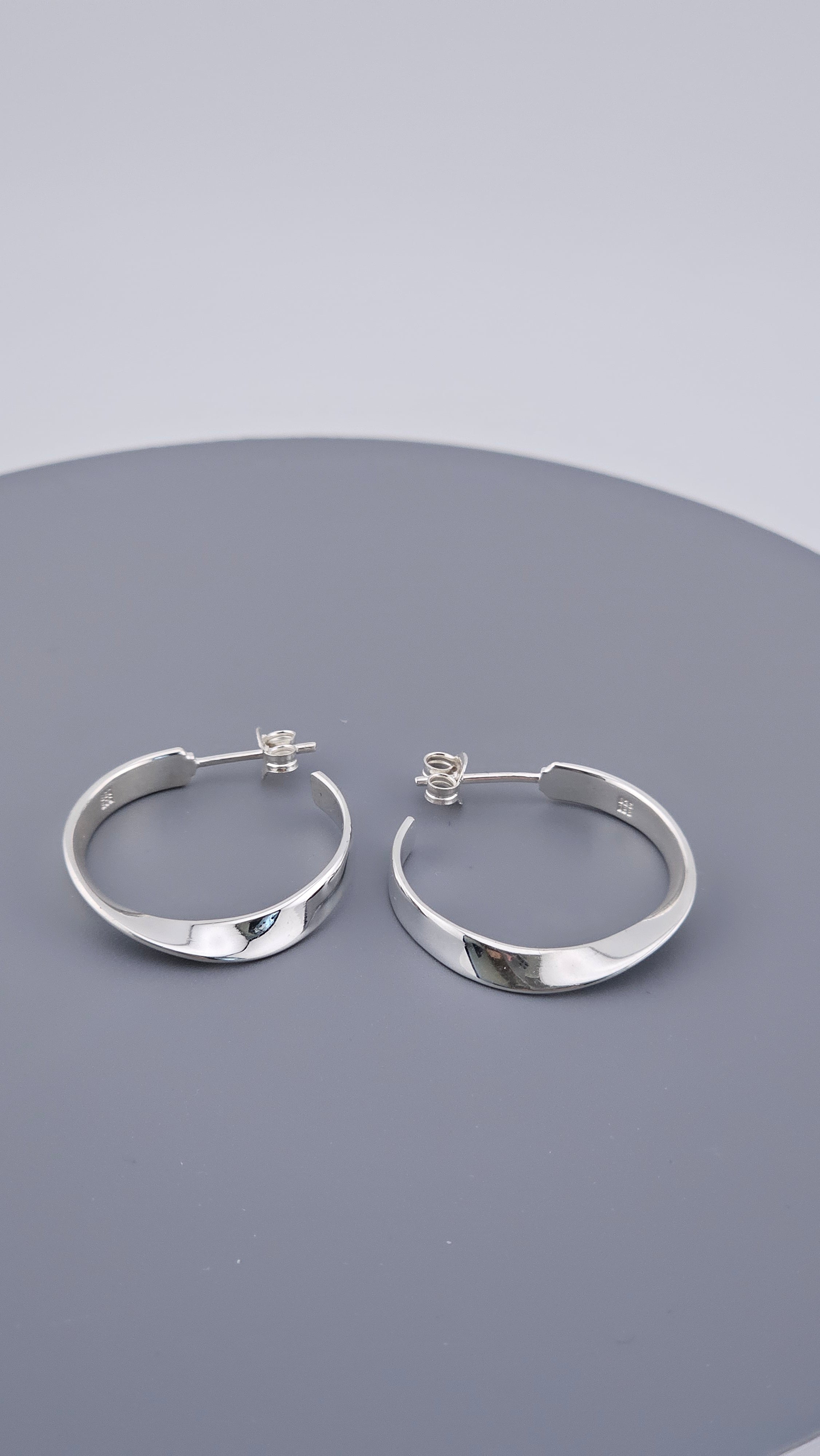 Modern 925 Sterling Silver Twisted Ribbon Open Hoop Earrings (4.7g)