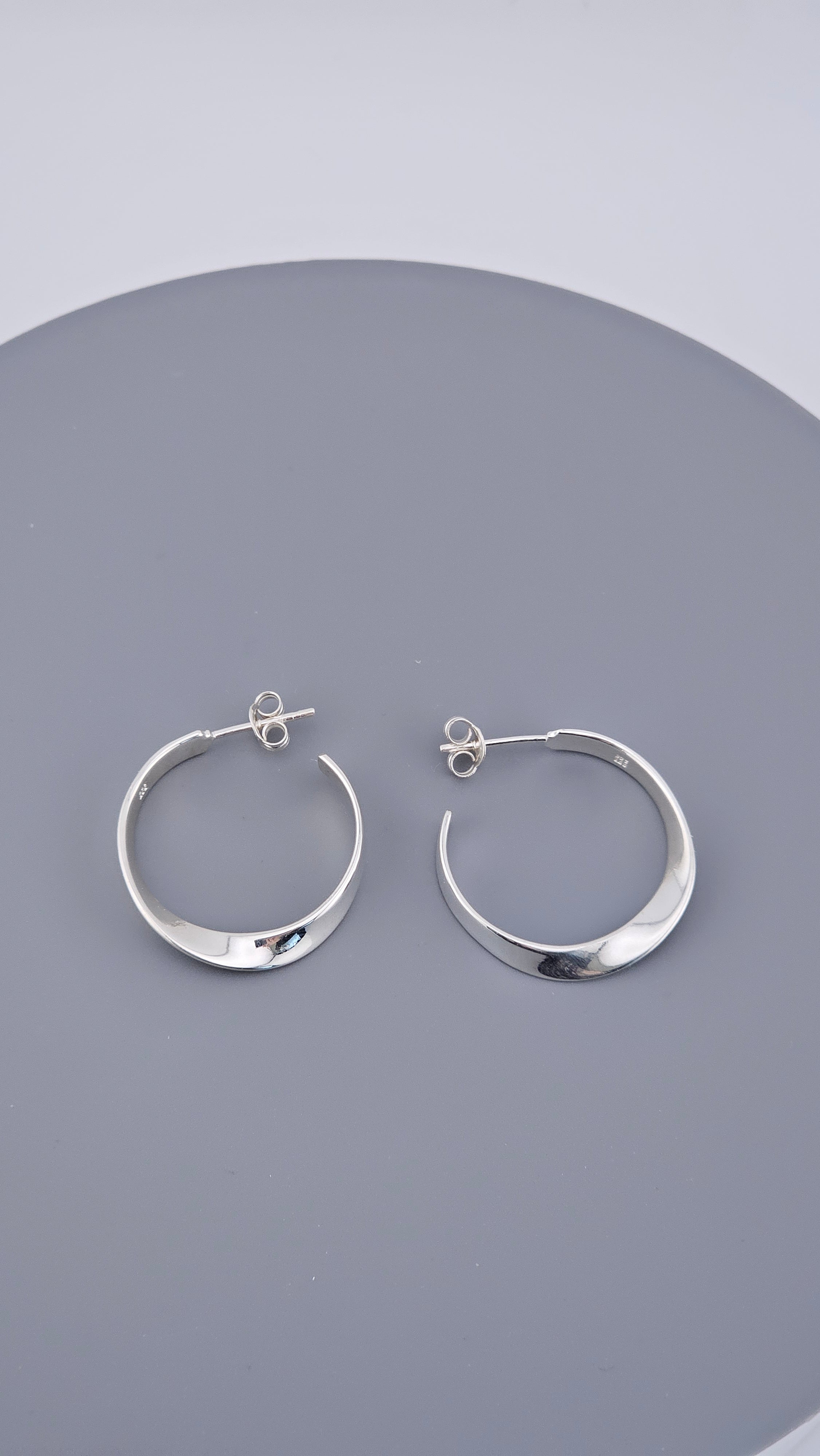 Modern 925 Sterling Silver Twisted Ribbon Open Hoop Earrings (4.7g)