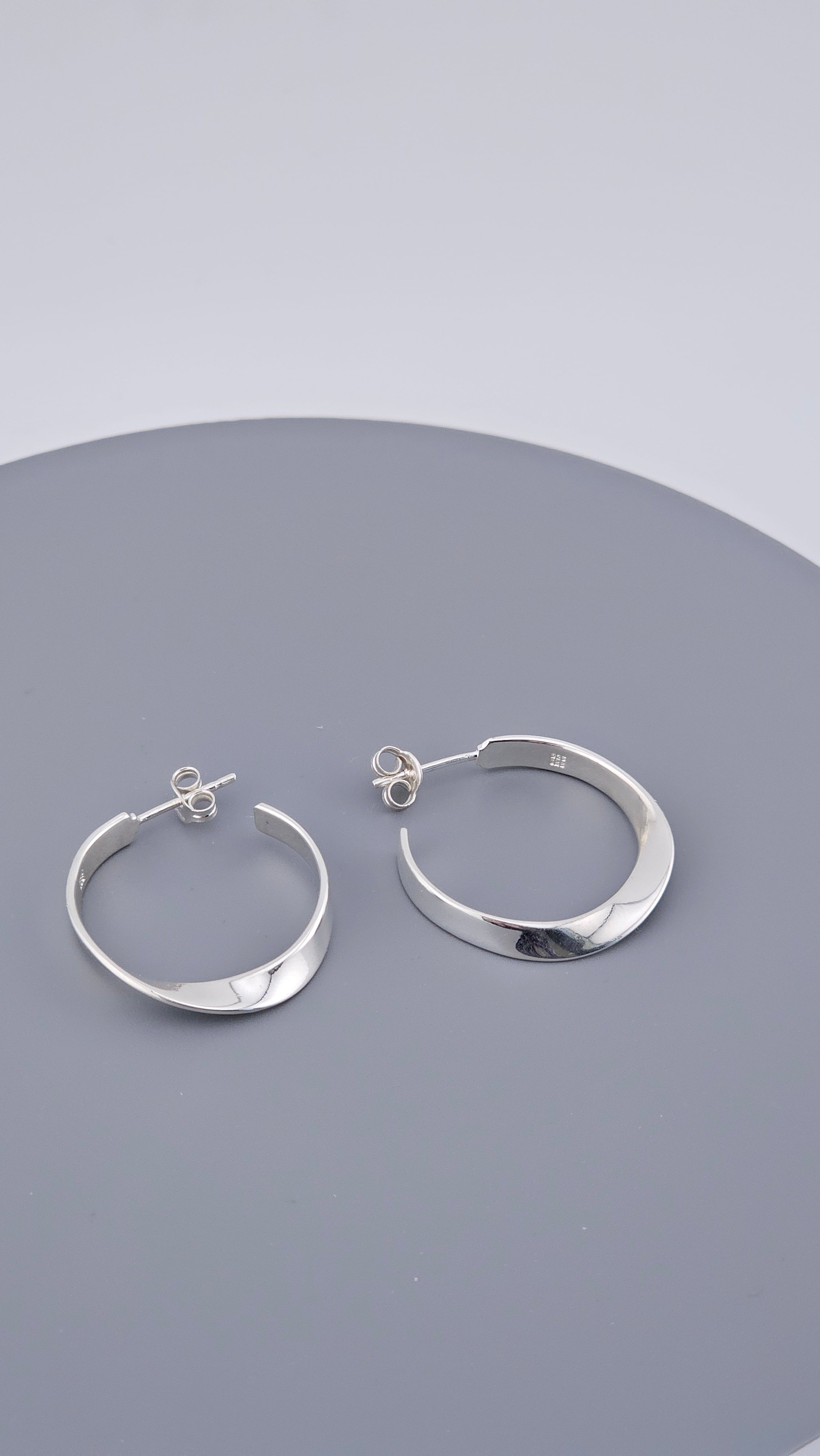 Modern 925 Sterling Silver Twisted Ribbon Open Hoop Earrings (4.7g)