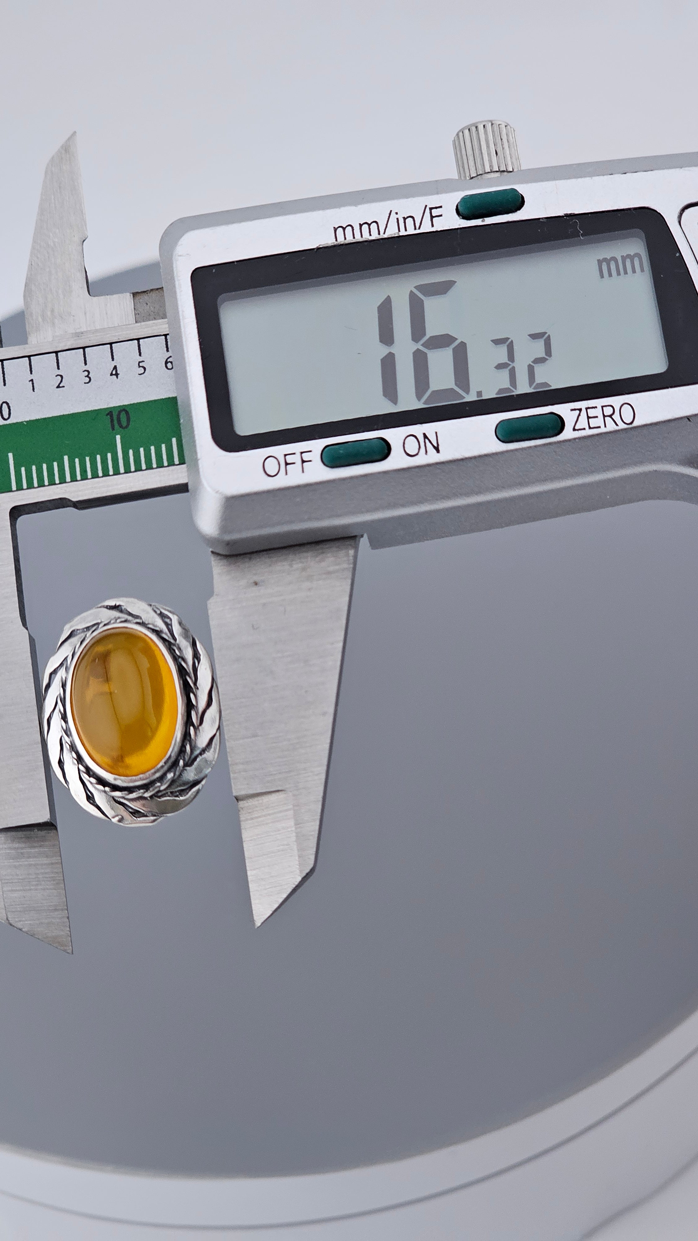 Vintage 925 Sterling Silver & Honey Amber Oval Stud Earrings – Large Rope Edge Design (5.3g)