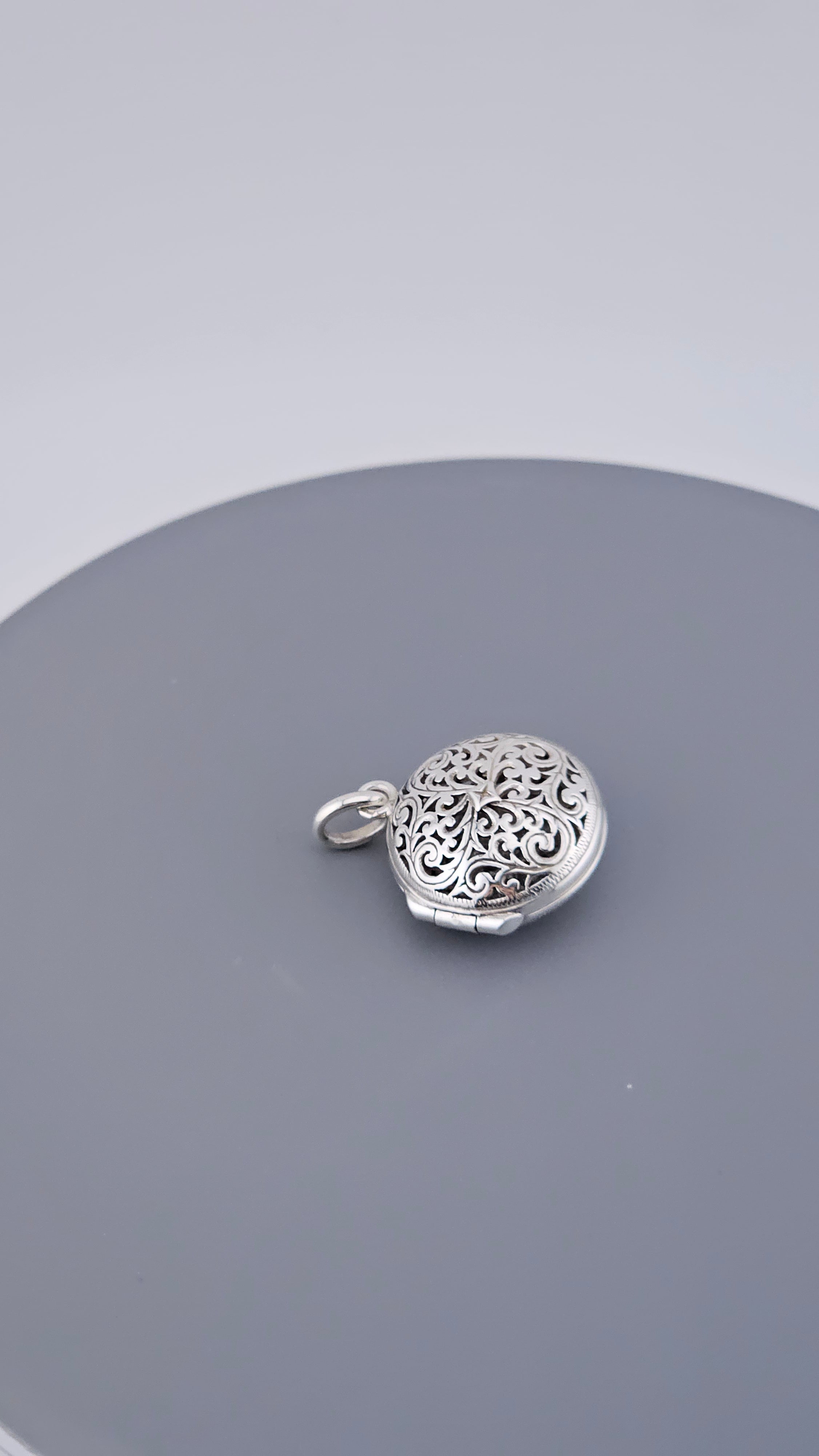 Vintage 925 Sterling Silver Openwork Filigree Locket Pendant – 32mm (7.62g)