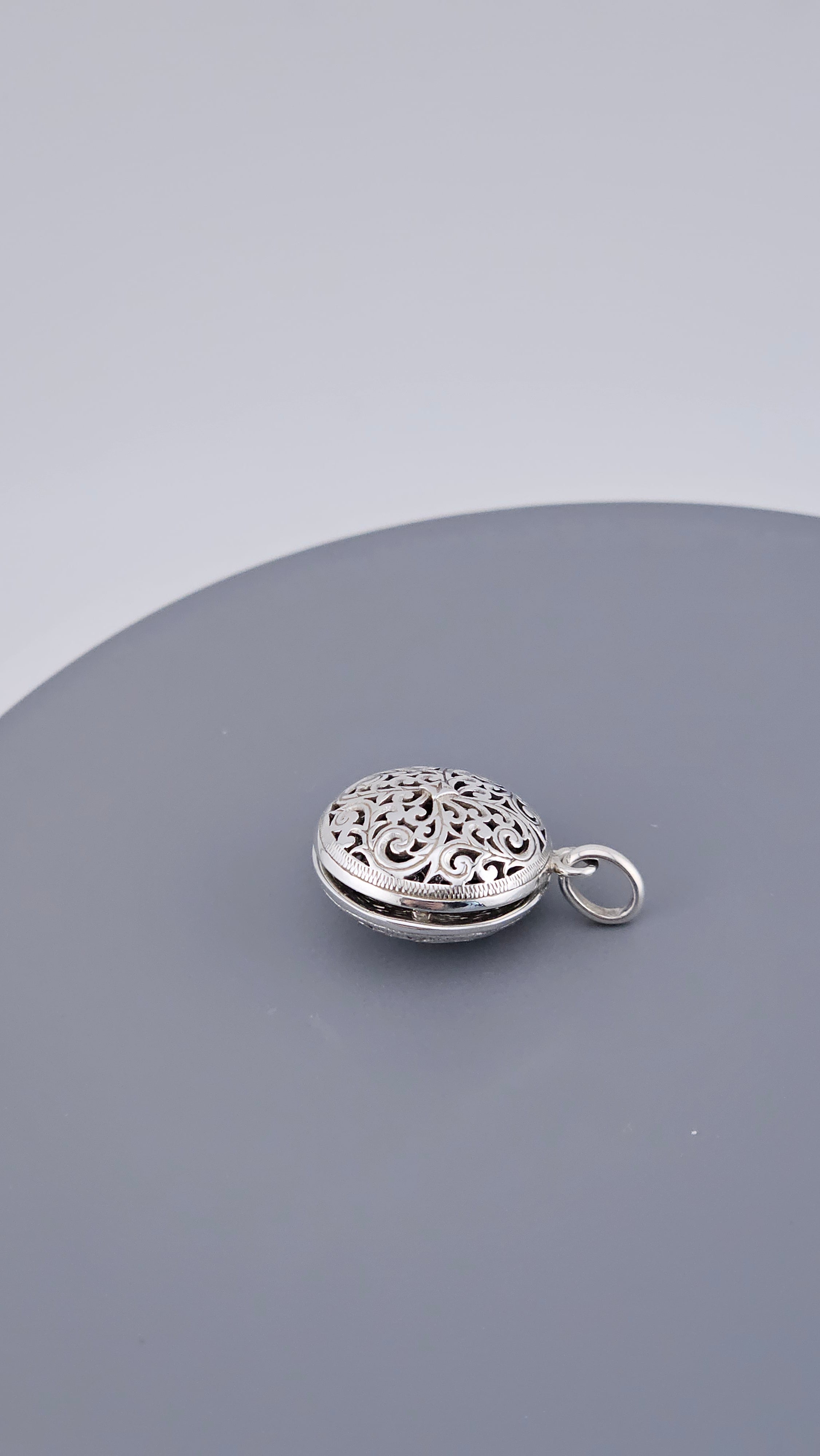 Vintage 925 Sterling Silver Openwork Filigree Locket Pendant – 32mm (7.62g)
