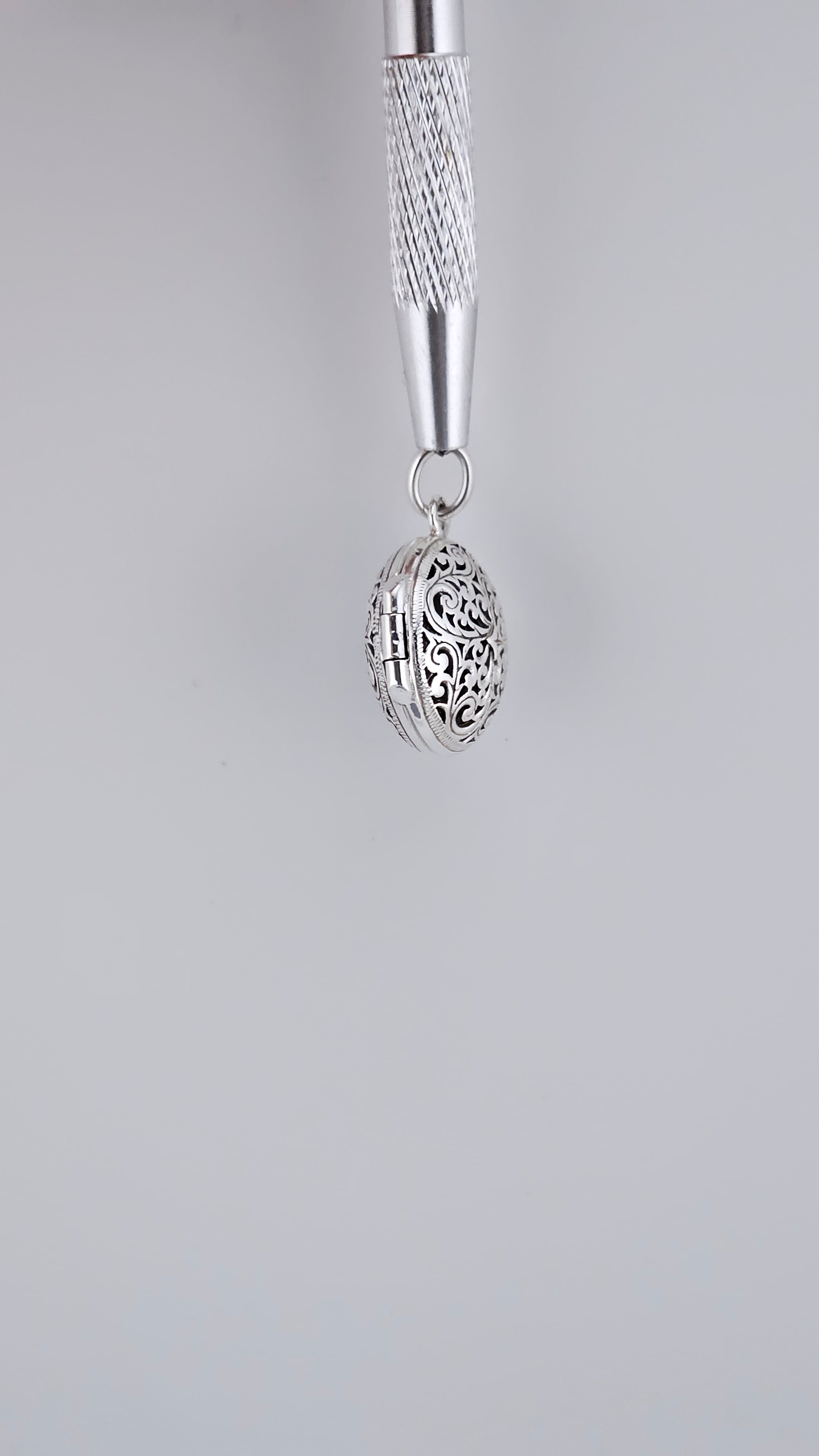 Vintage 925 Sterling Silver Openwork Filigree Locket Pendant – 32mm (7.62g)