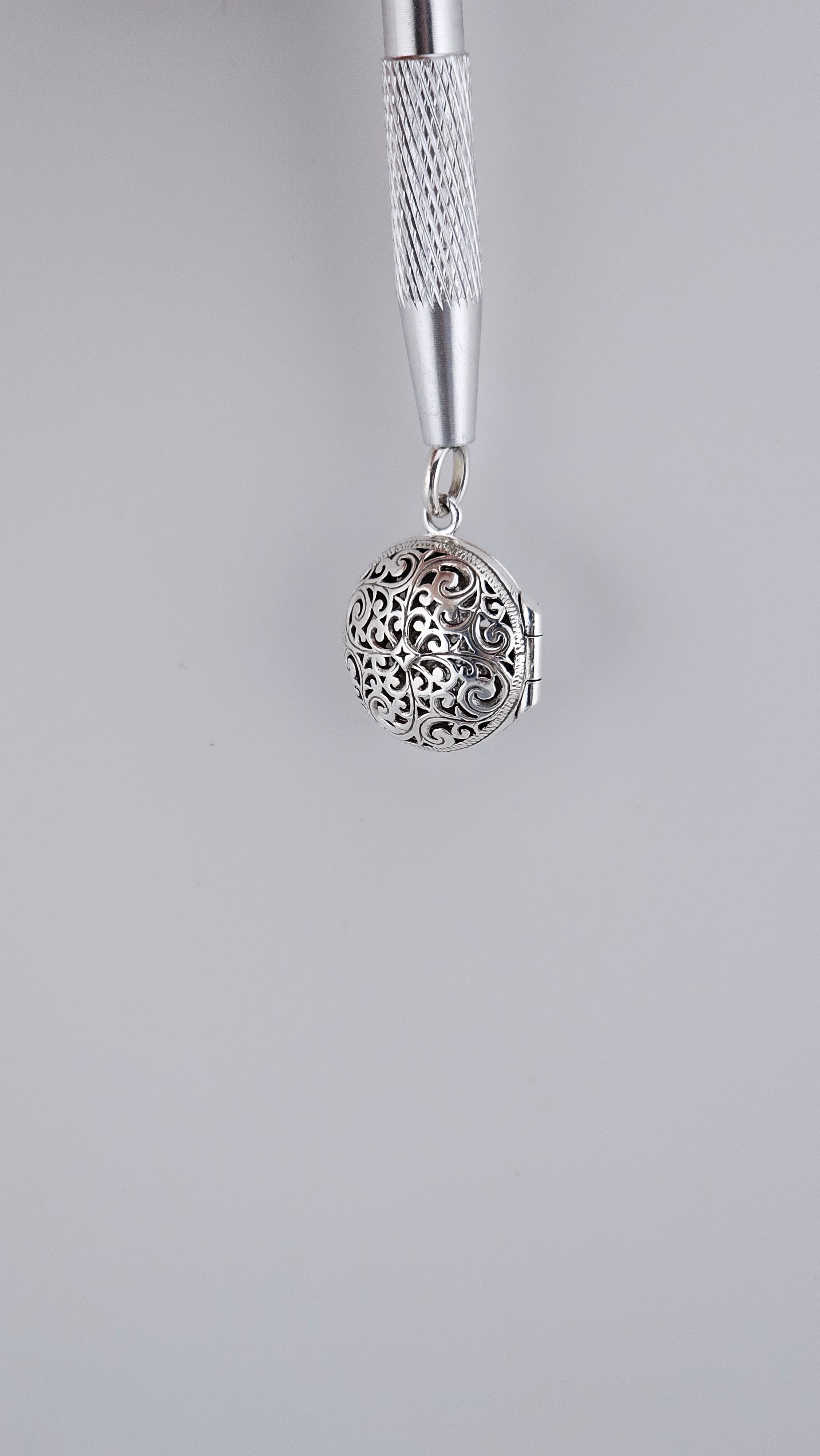 Vintage 925 Sterling Silver Openwork Filigree Locket Pendant – 32mm (7.62g)