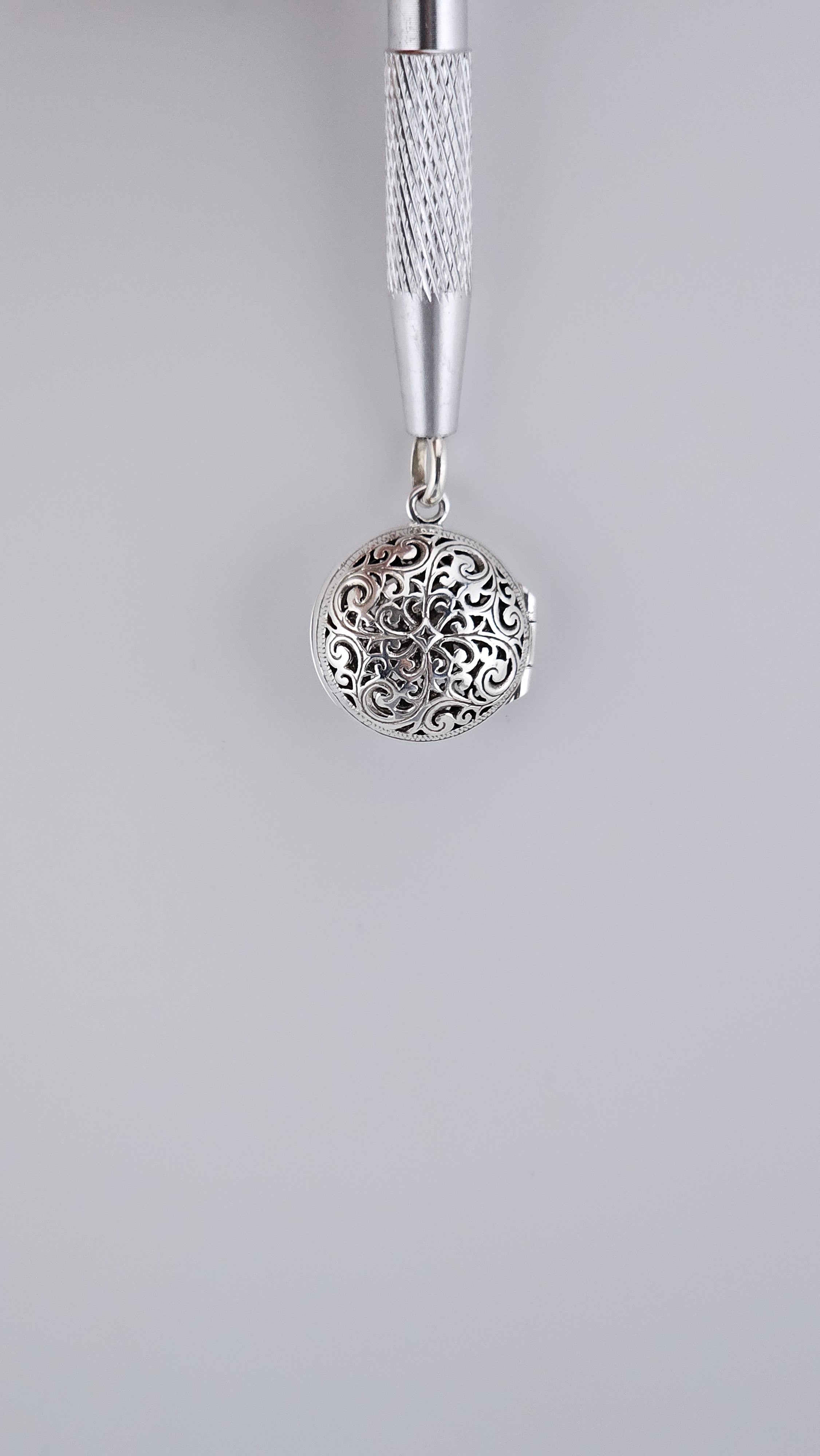Vintage 925 Sterling Silver Openwork Filigree Locket Pendant – 32mm (7.62g)