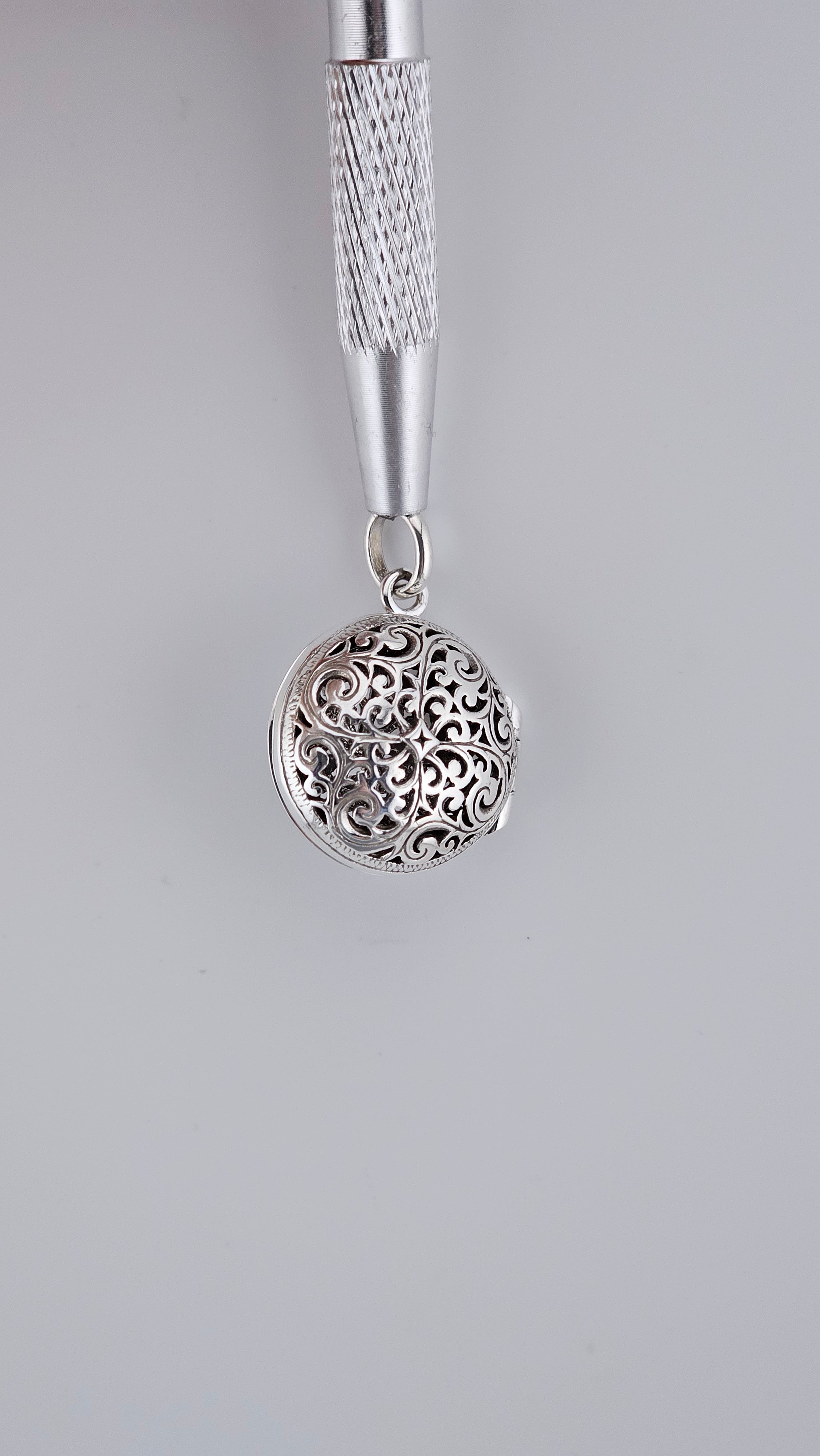 Vintage 925 Sterling Silver Openwork Filigree Locket Pendant – 32mm (7.62g)