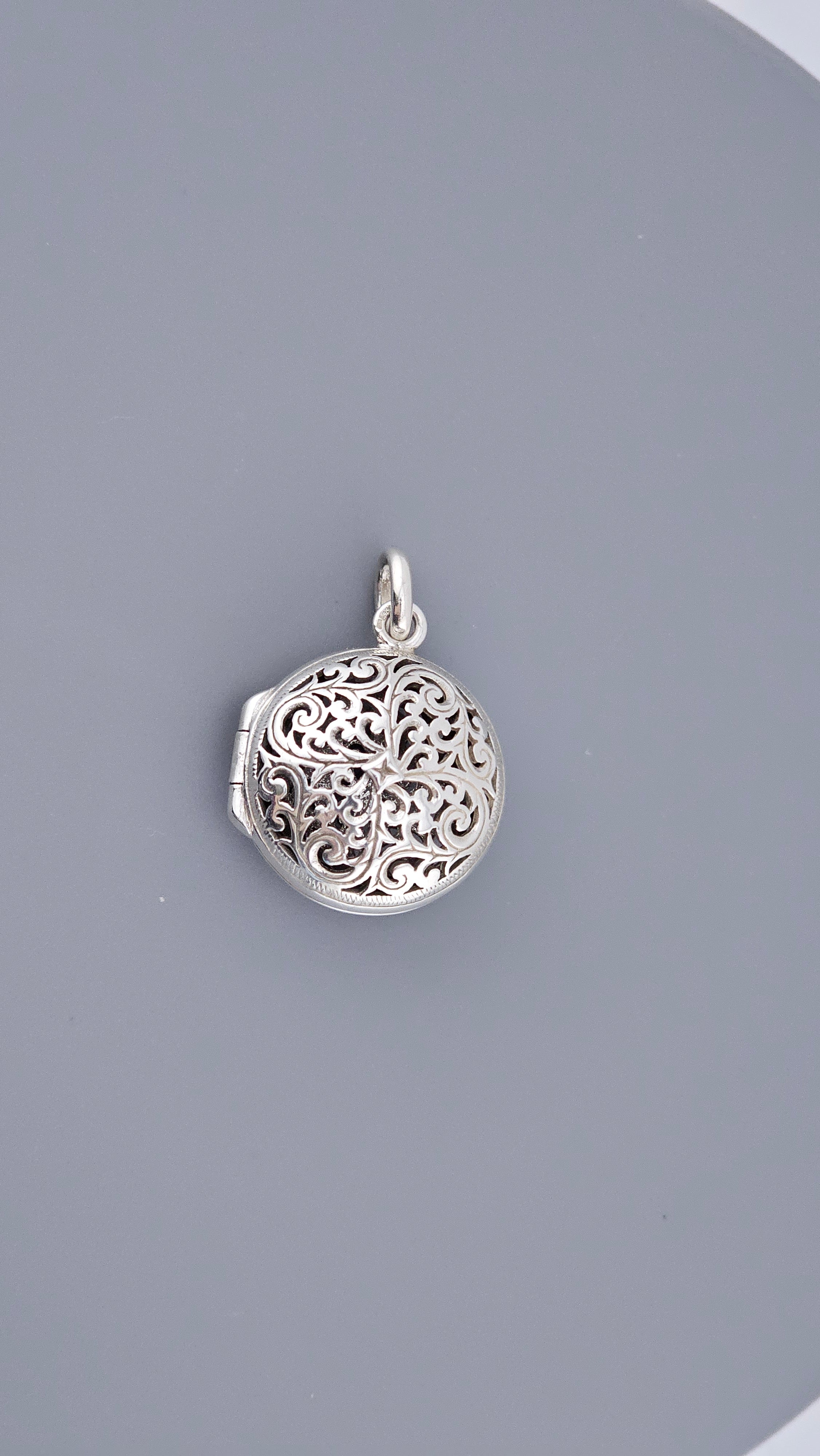Vintage 925 Sterling Silver Openwork Filigree Locket Pendant – 32mm (7.62g)